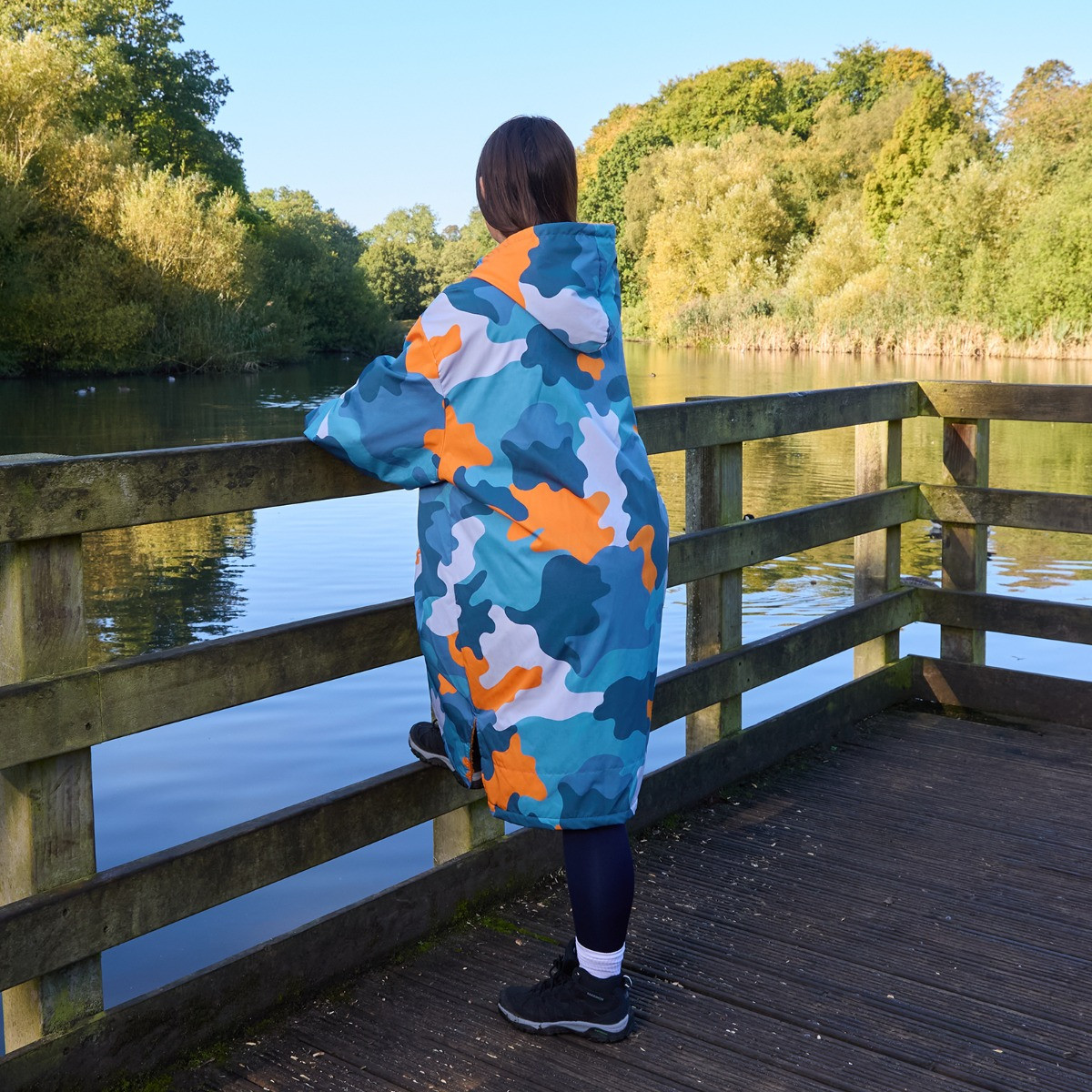 OHS Adults Water Resistant Camo Sherpa Drying Robe - Blue/Orange>