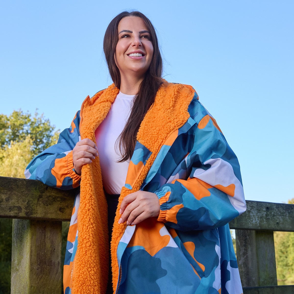 OHS Adults Water Resistant Camo Sherpa Drying Robe - Blue/Orange>