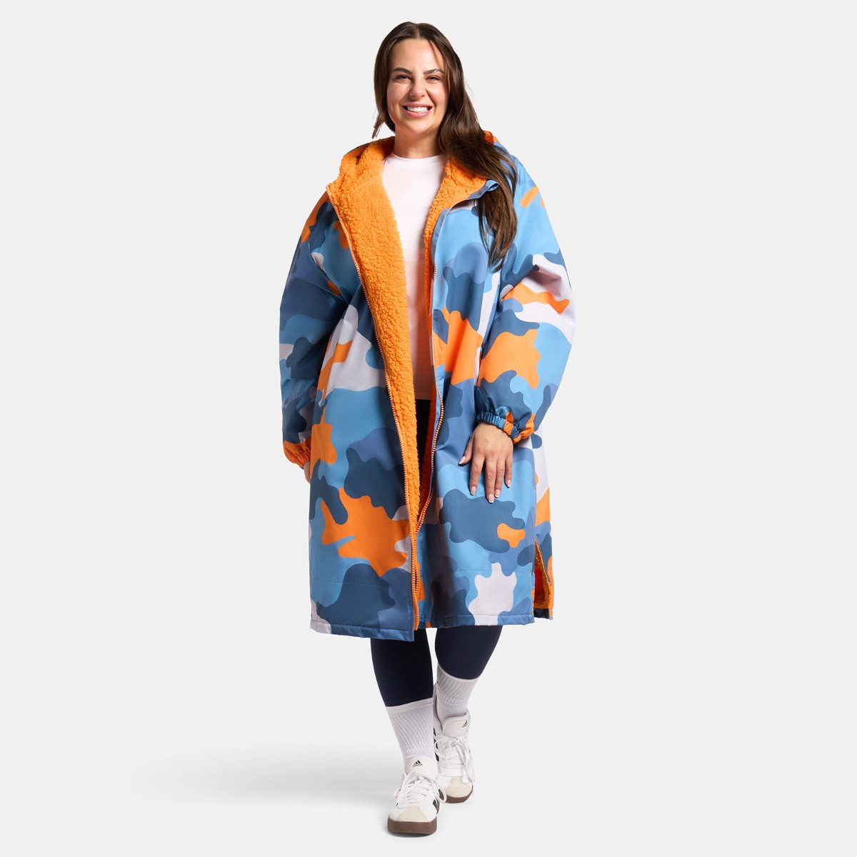 OHS Adults Water Resistant Camo Sherpa Drying Robe - Blue/Orange>