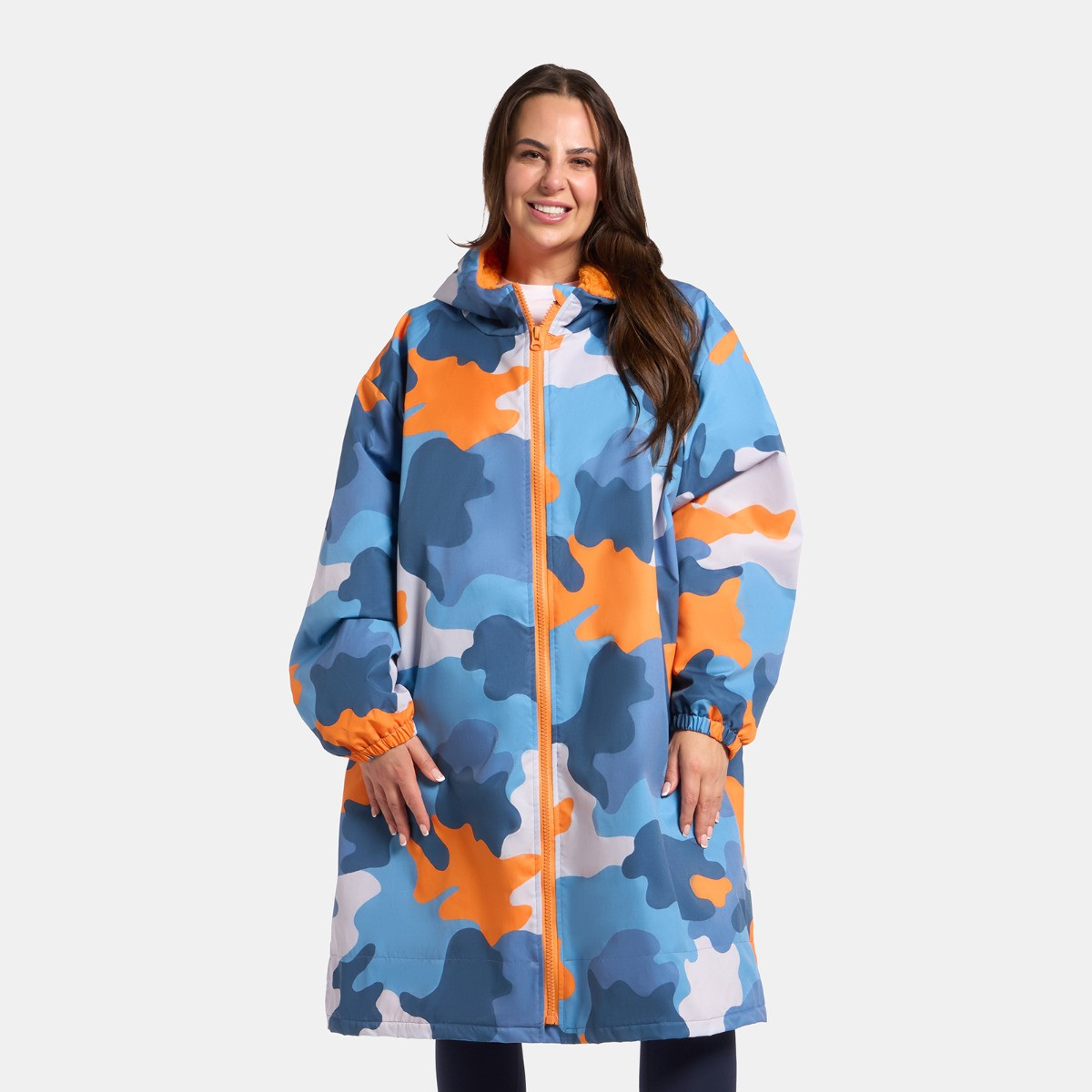 OHS Adults Water Resistant Camo Sherpa Drying Robe, Blue/Orange - Large/Extra Large>
