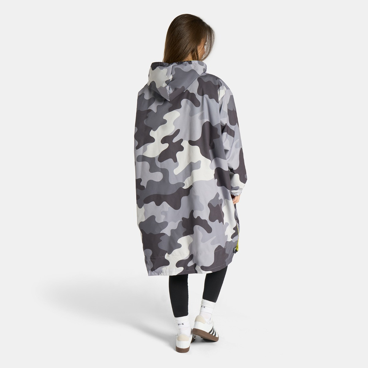 OHS Adults Water Resistant Camo Sherpa Drying Robe - Grey/Green>