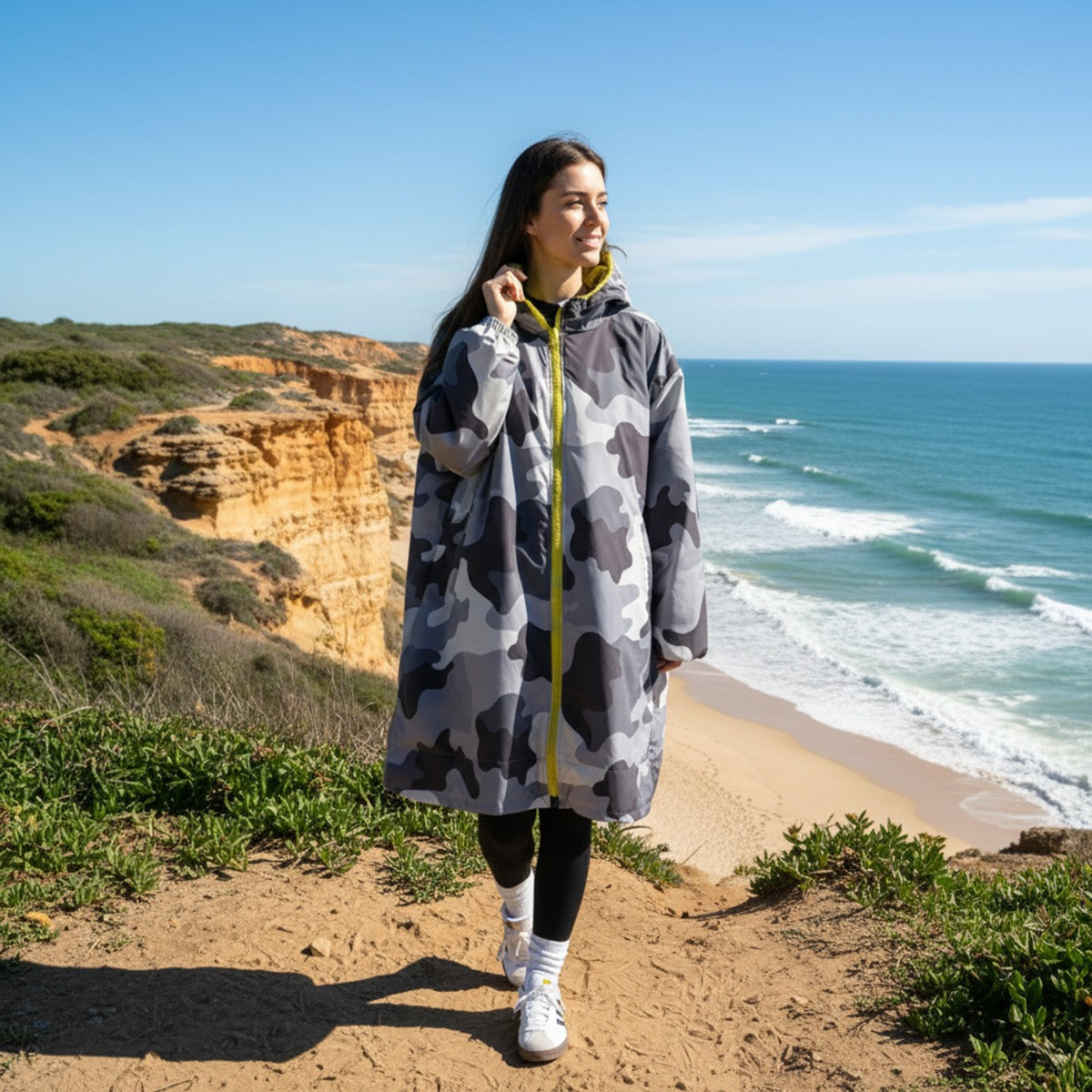 OHS Adults Water Resistant Camo Sherpa Drying Robe, Grey/Green - Small/Medium>