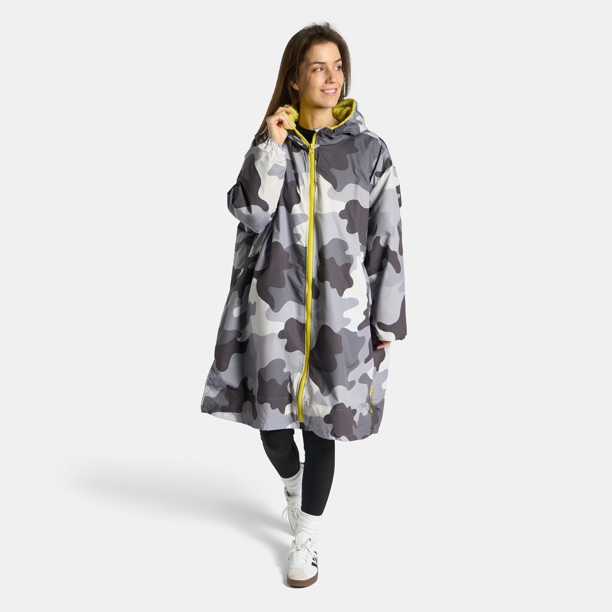 OHS Adults Water Resistant Camo Sherpa Drying Robe, Grey/Green - Small/Medium>