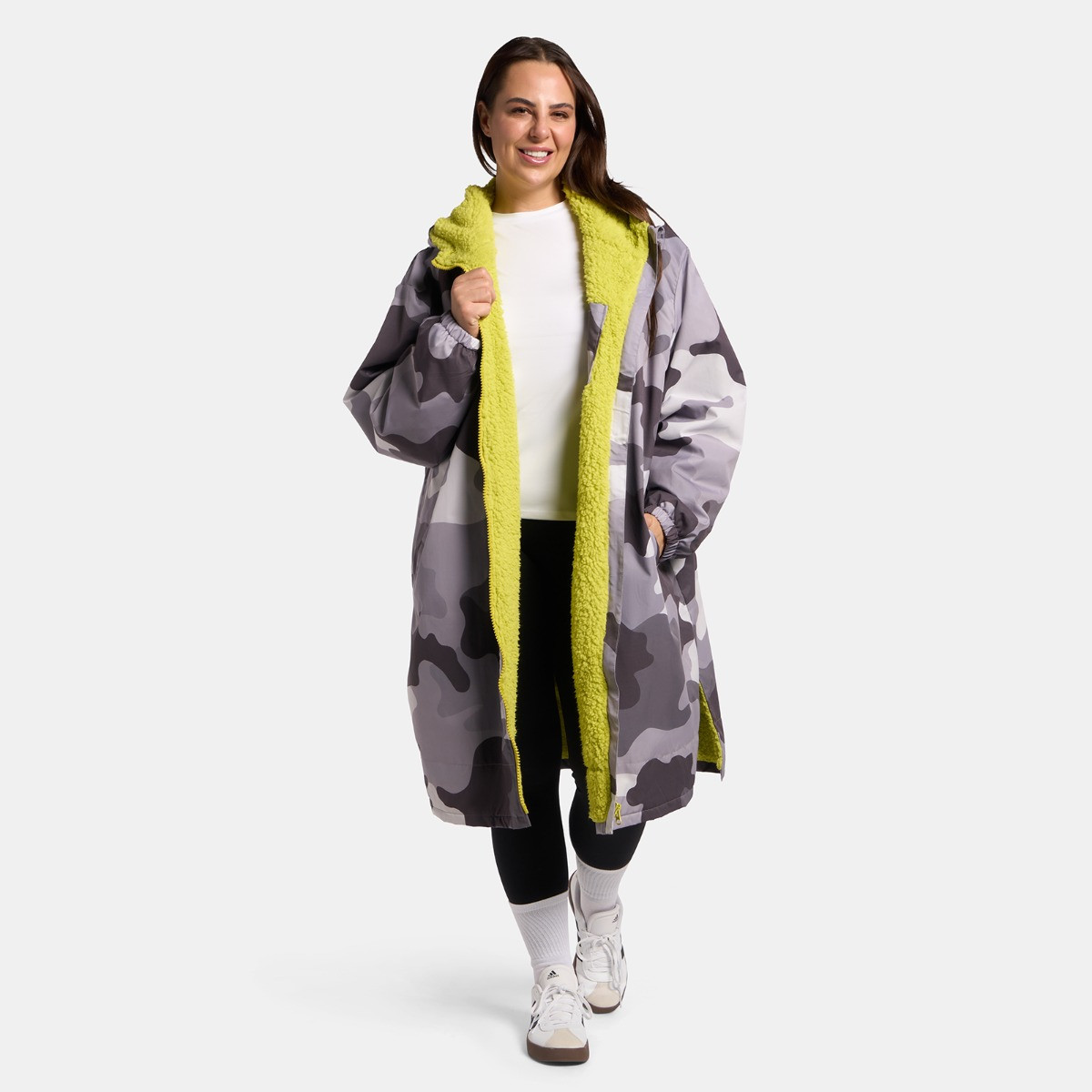 OHS Adults Water Resistant Camo Sherpa Drying Robe - Grey/Green>