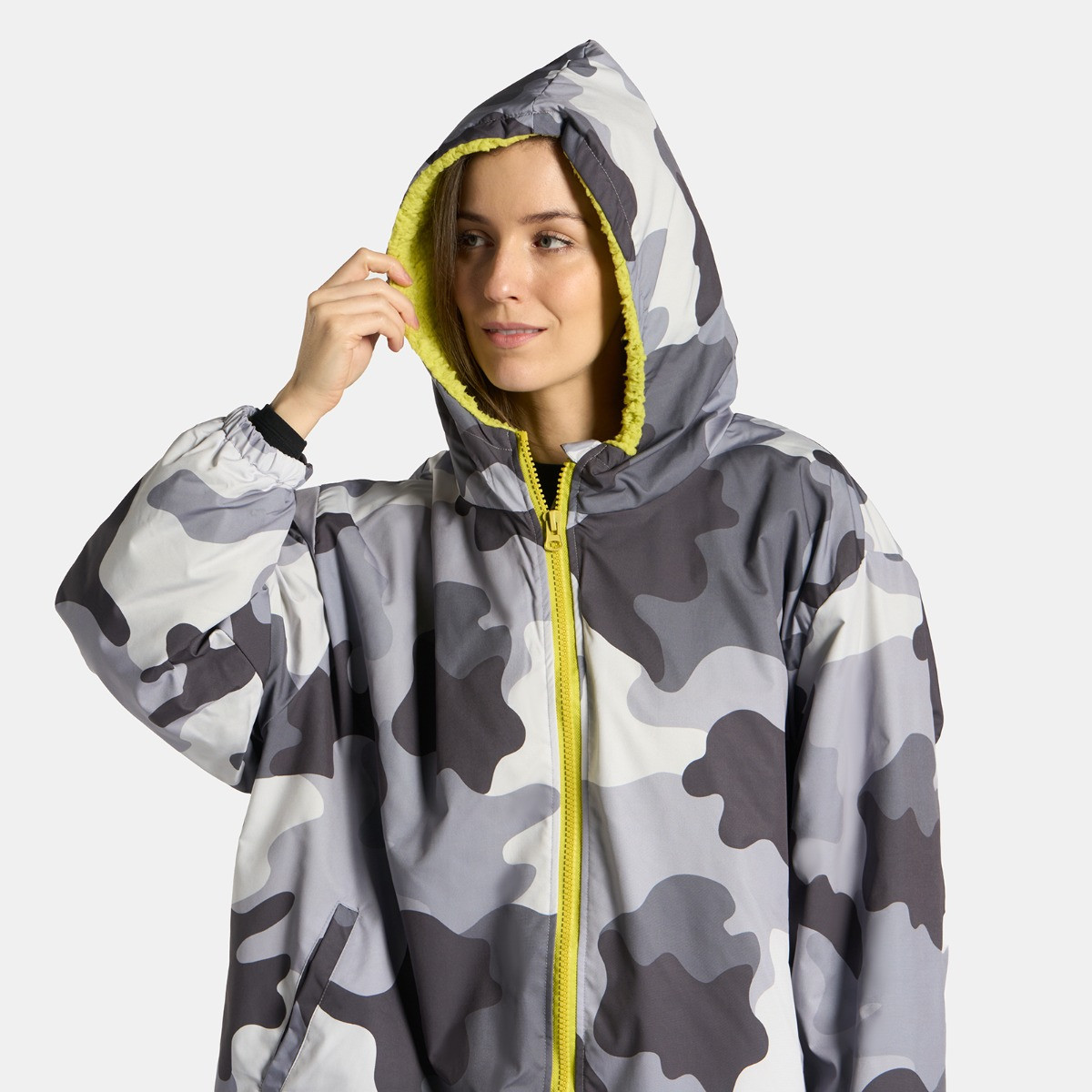 OHS Adults Water Resistant Camo Sherpa Drying Robe - Grey/Green>