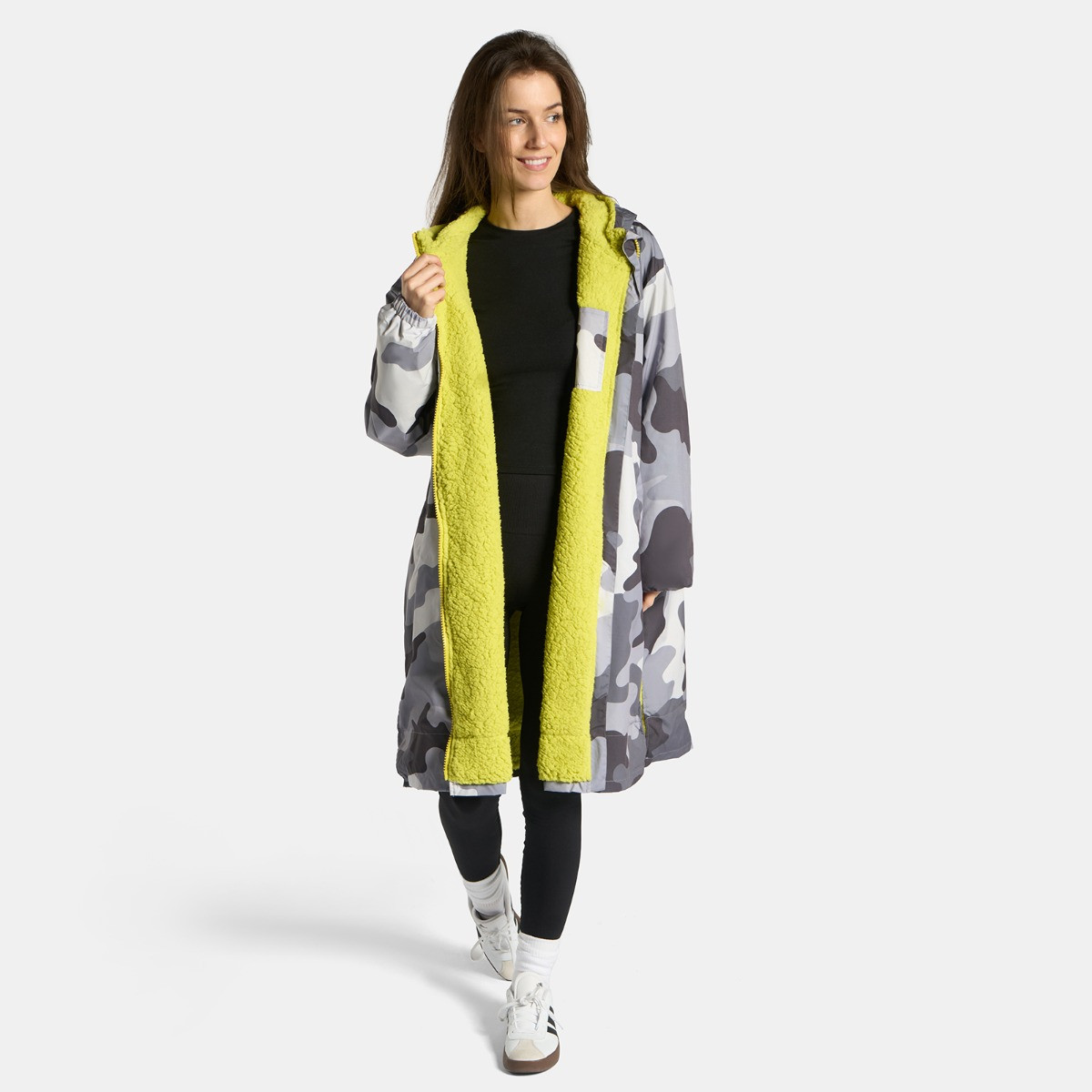 OHS Adults Water Resistant Camo Sherpa Drying Robe - Grey/Green>