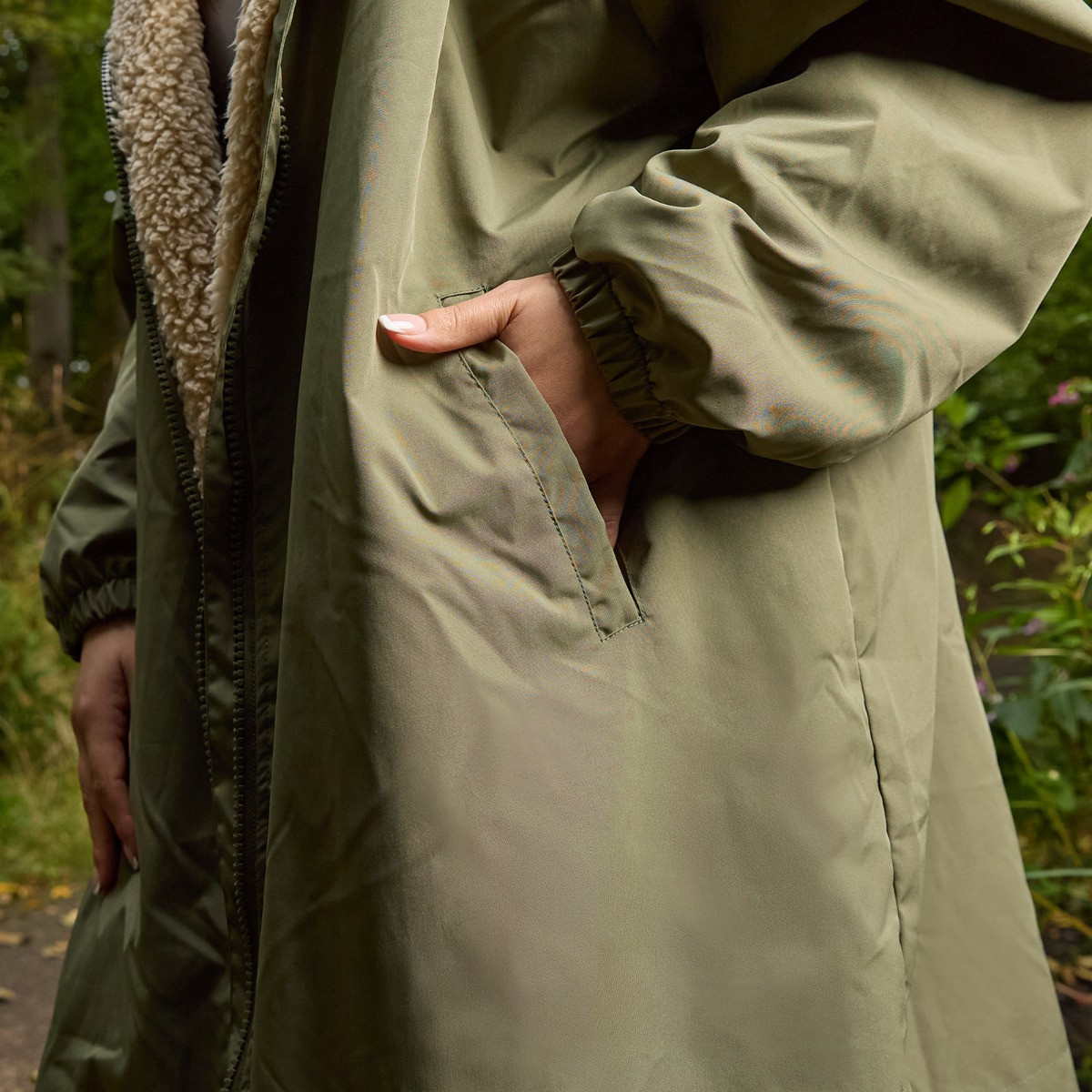 OHS Adults Water Resistant Sherpa Drying Robe - Khaki/Beige>