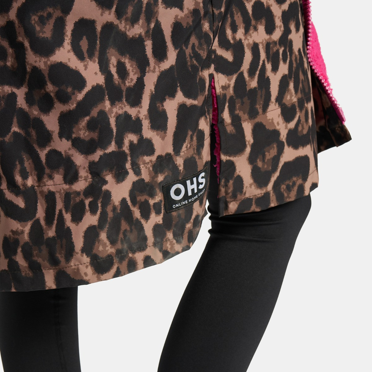 OHS Adults Water Resistant Leopard Print Sherpa Drying Robe, Natural/Pink - Small/Medium>