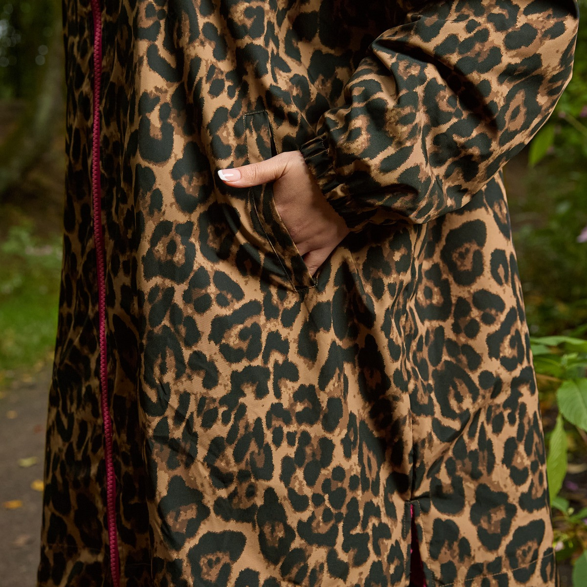 OHS Adults Water Resistant Leopard Print Sherpa Drying Robe - Natural/Pink>