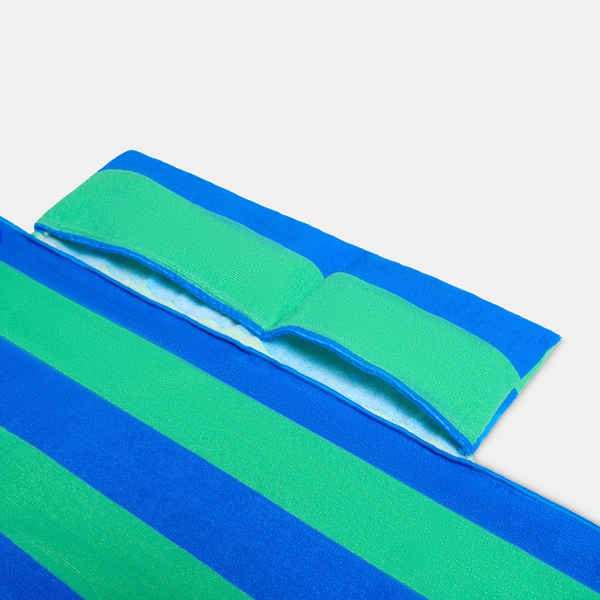 OHS Vertical Stripe Beach Towel in a Bag - Blue/Green>