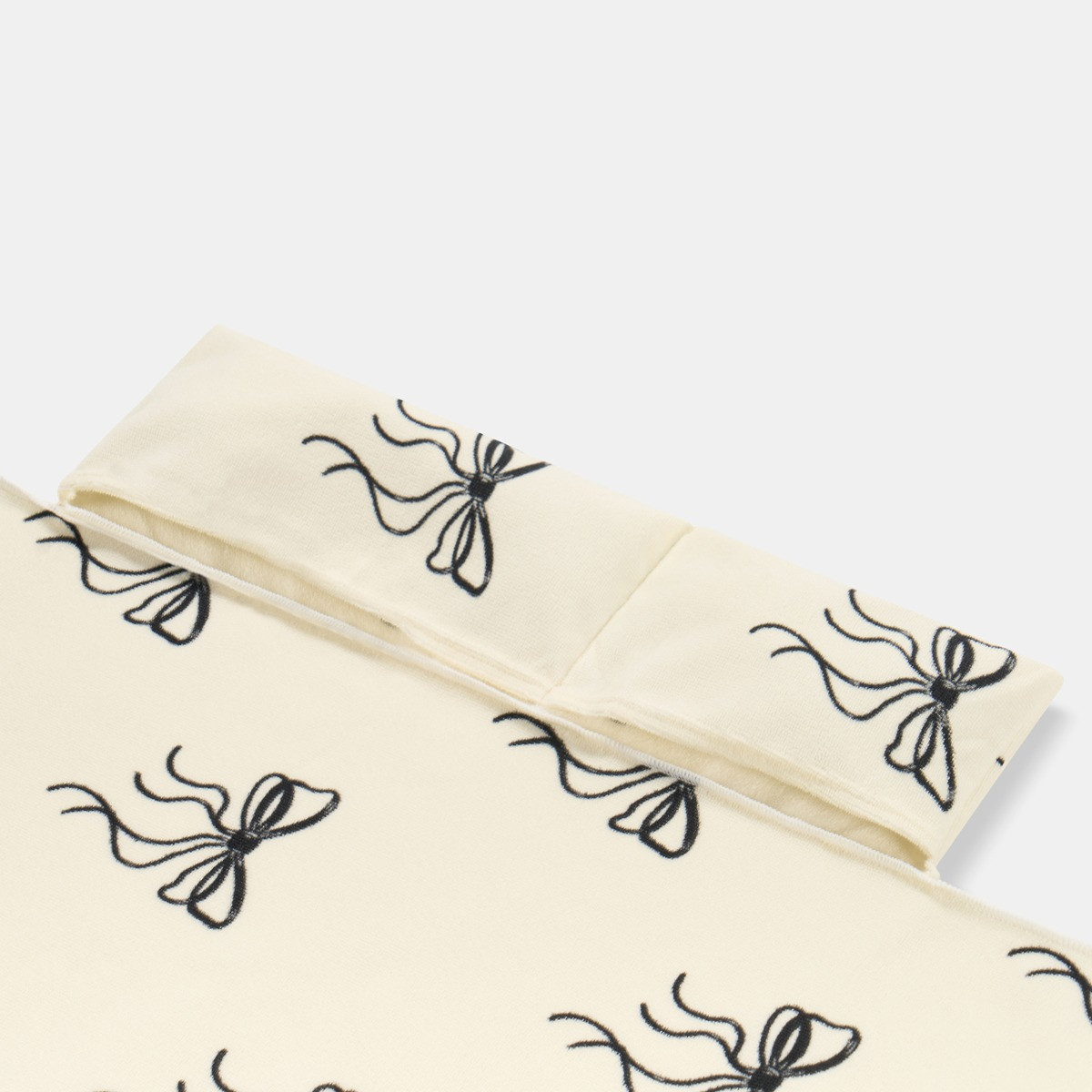 OHS Bow Print Beach Towel in a Bag - Monochrome>