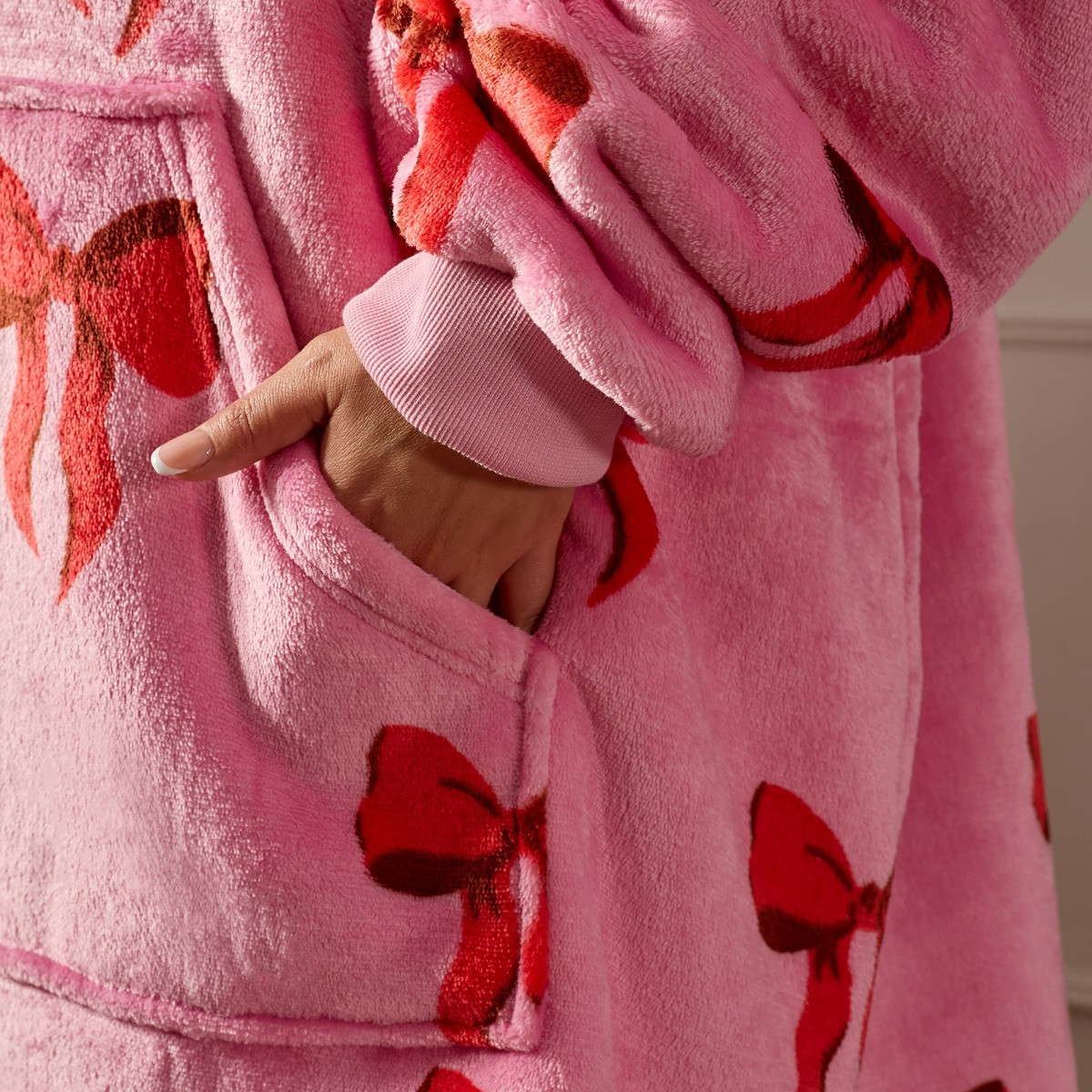OHS Adults Bow Print Hoodie Blanket - Pink>