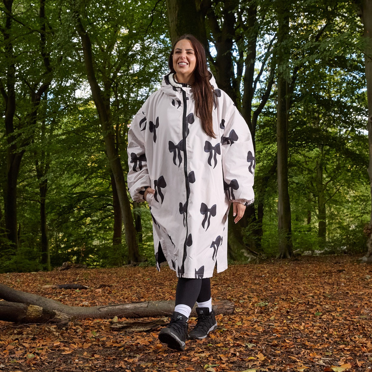 OHS Adult Water Resistant Sherpa Bow Print Drying Robe - Monochrome>