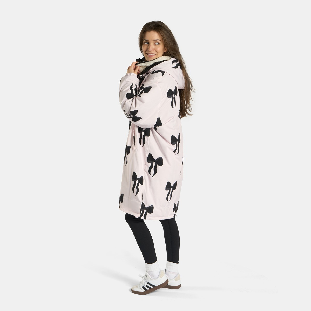 OHS Adult Water Resistant Sherpa Bow Print Drying Robe - Monochrome>