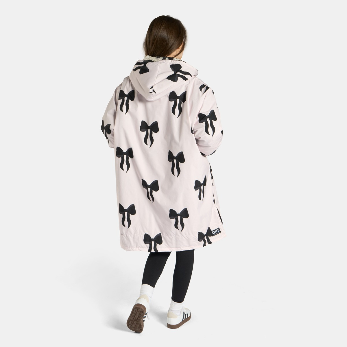 OHS Adult Water Resistant Sherpa Bow Print Drying Robe - Monochrome>