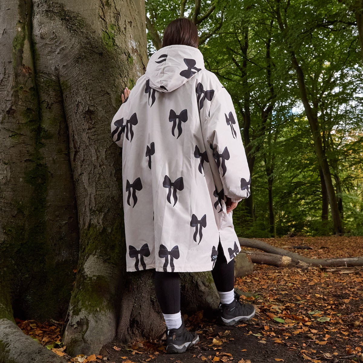 OHS Adult Water Resistant Sherpa Bow Print Drying Robe - Monochrome>