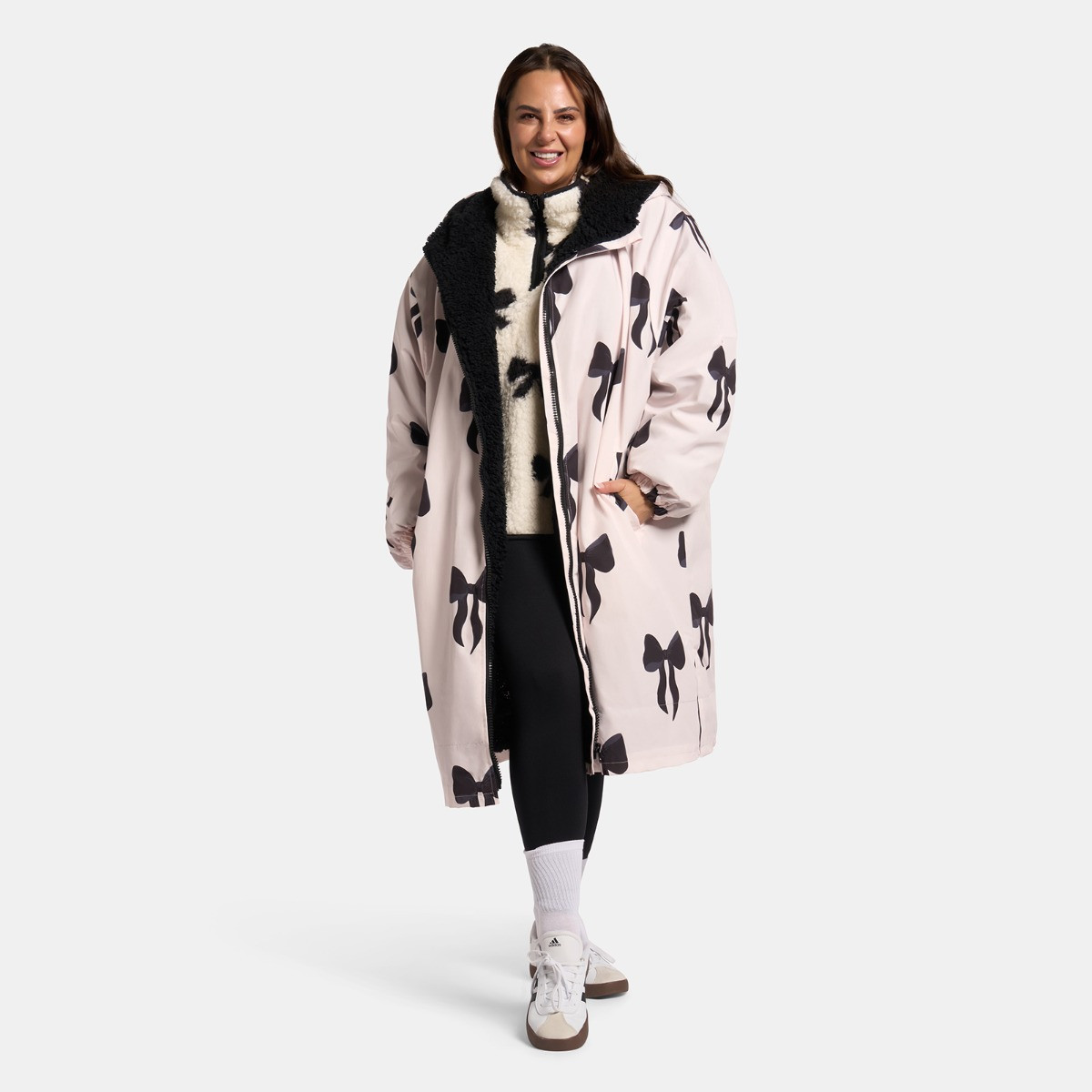 OHS Adult Water Resistant Sherpa Bow Print Drying Robe - Monochrome>