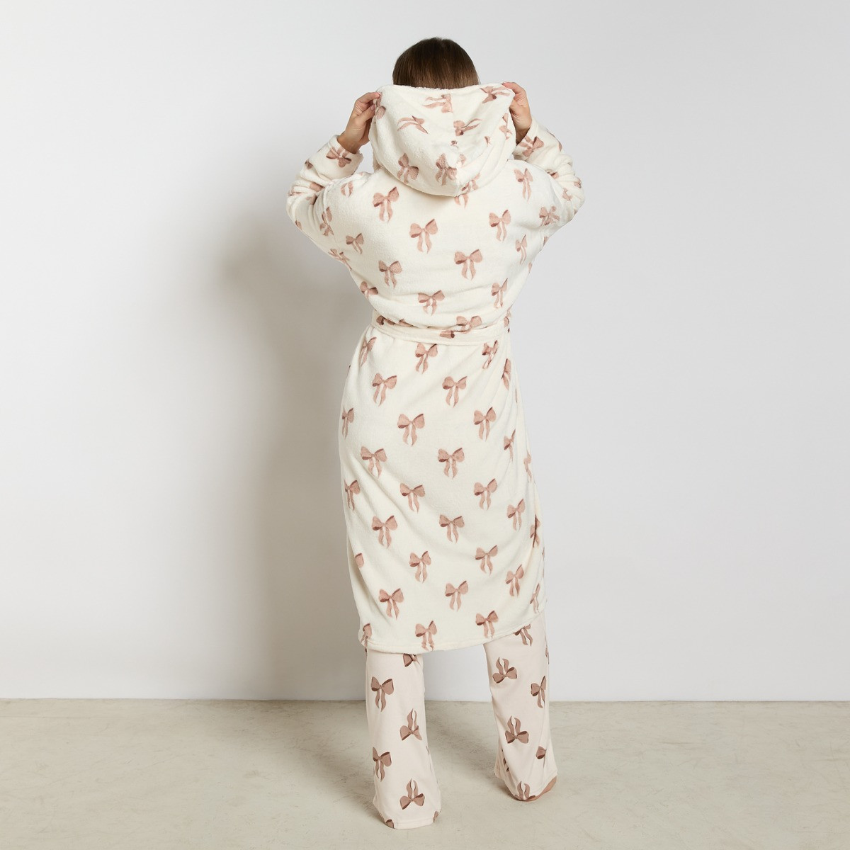 OHS Bow Print Dressing Gown, Adults - Cream>