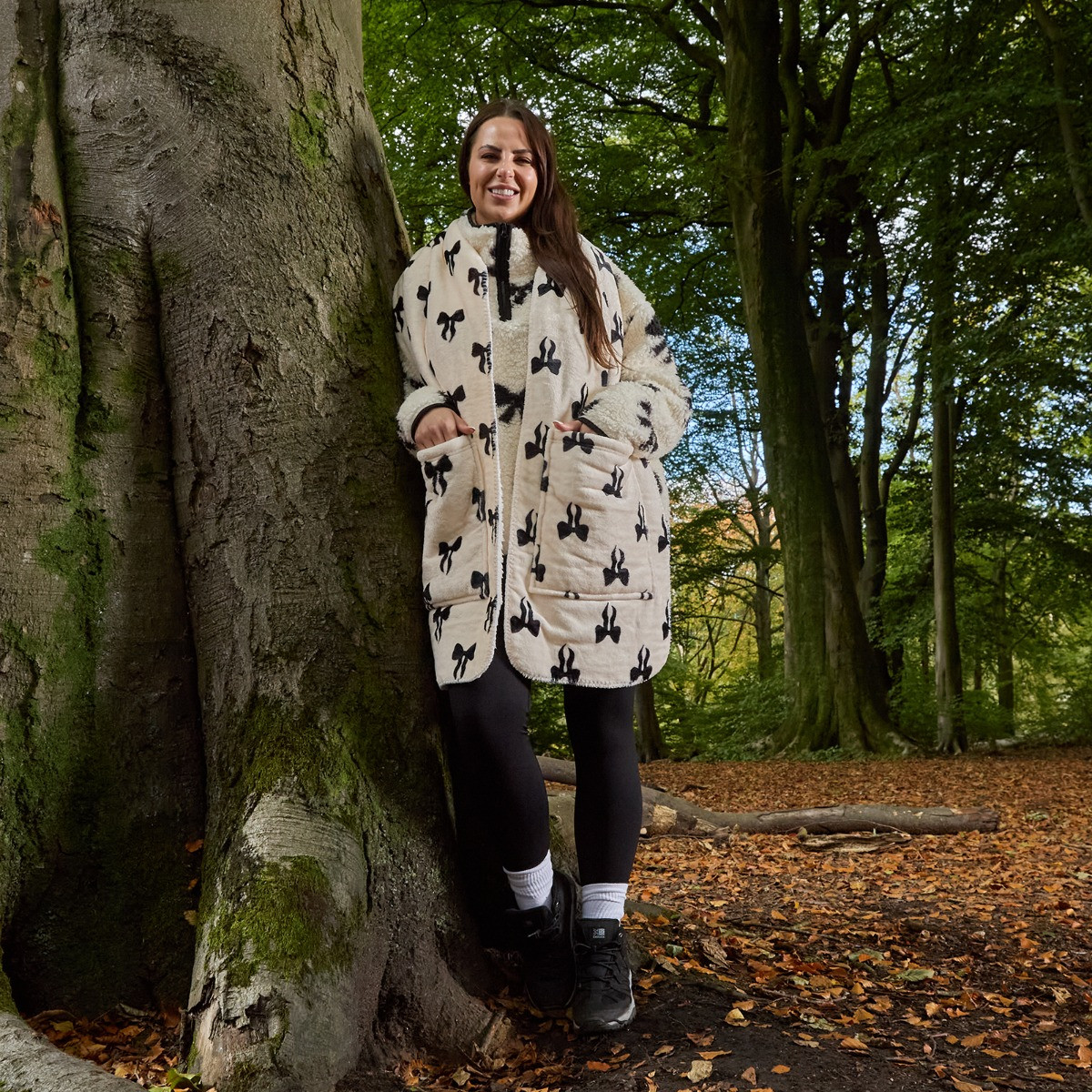 OHS Bow Print Fleece Pocket Scarf - Monochrome>