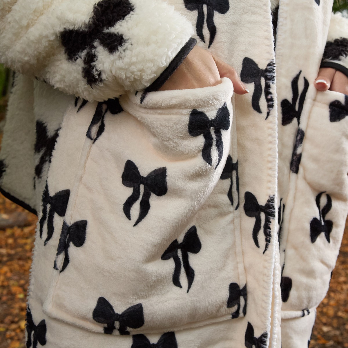 OHS Bow Print Fleece Pocket Scarf - Monochrome>