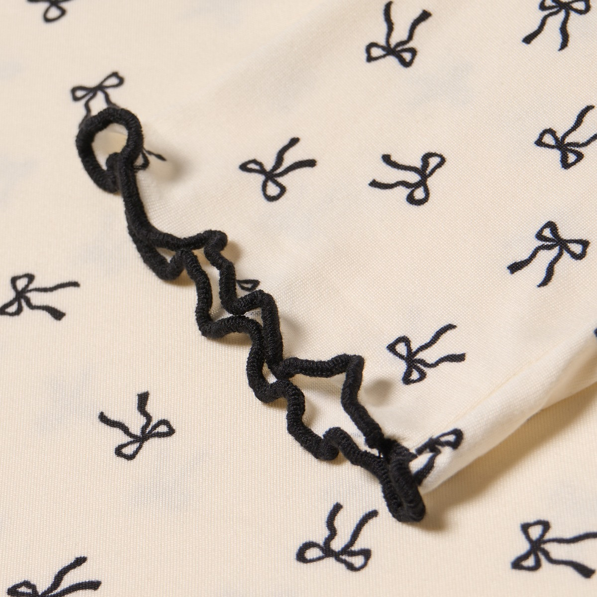 OHS Bow Print Lettuce Edge Pyjama Set, Monochrome - Large/Extra Large>