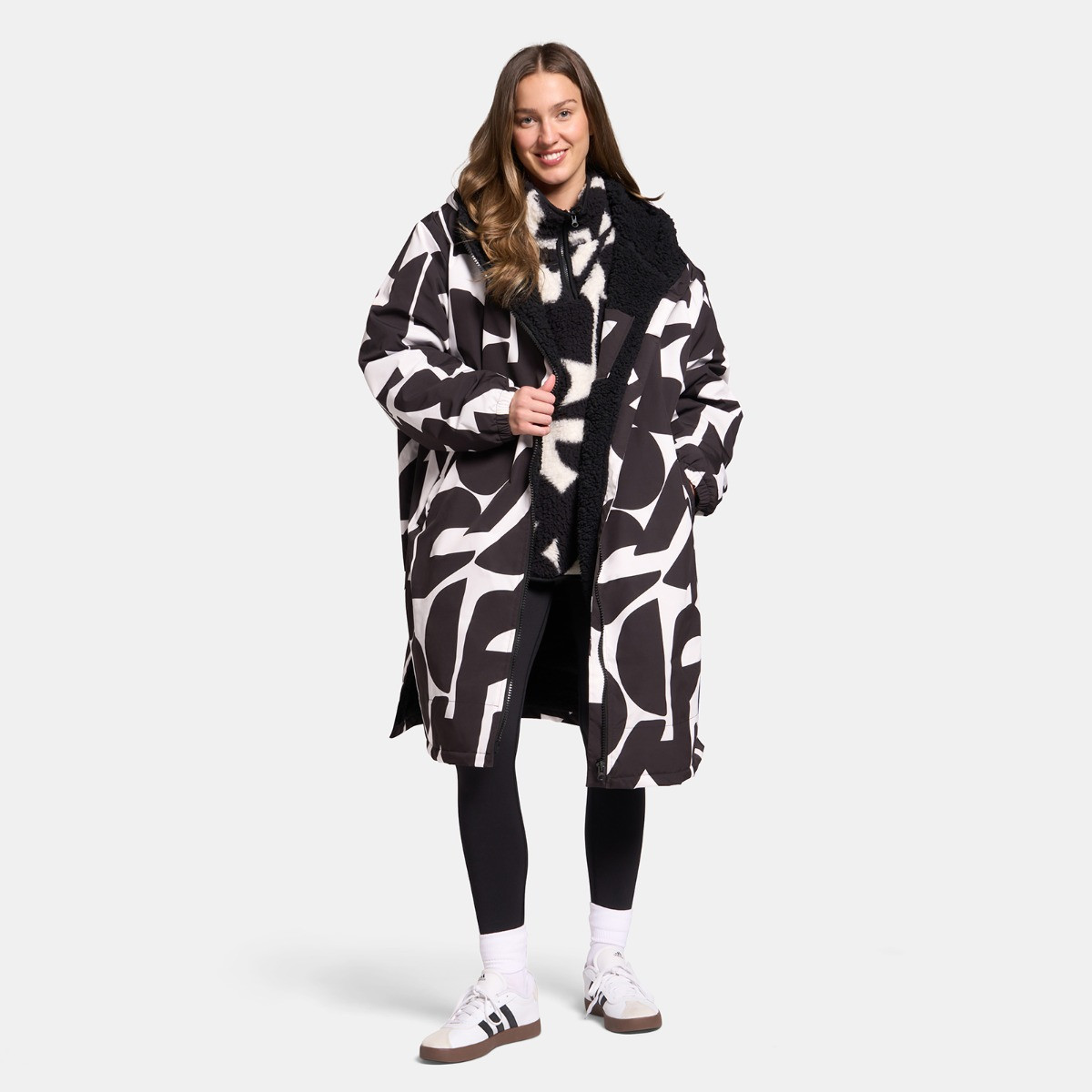 OHS Adults Water Resistant Geometric Print Sherpa Drying Robe - Monochrome>