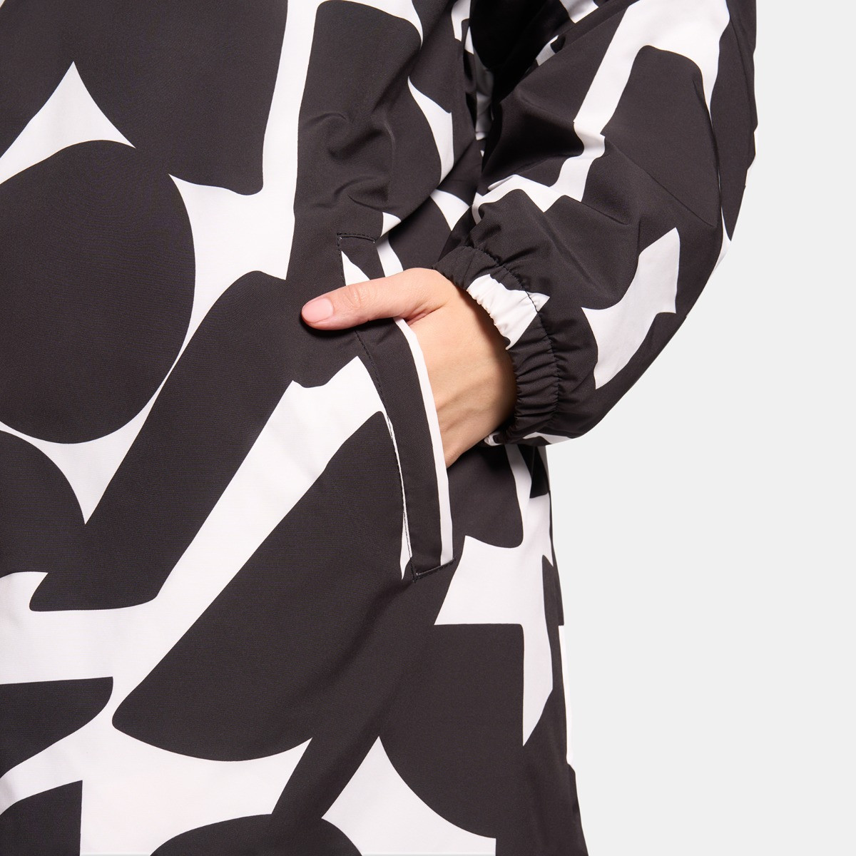OHS Adults Water Resistant Geometric Print Sherpa Drying Robe - Monochrome>