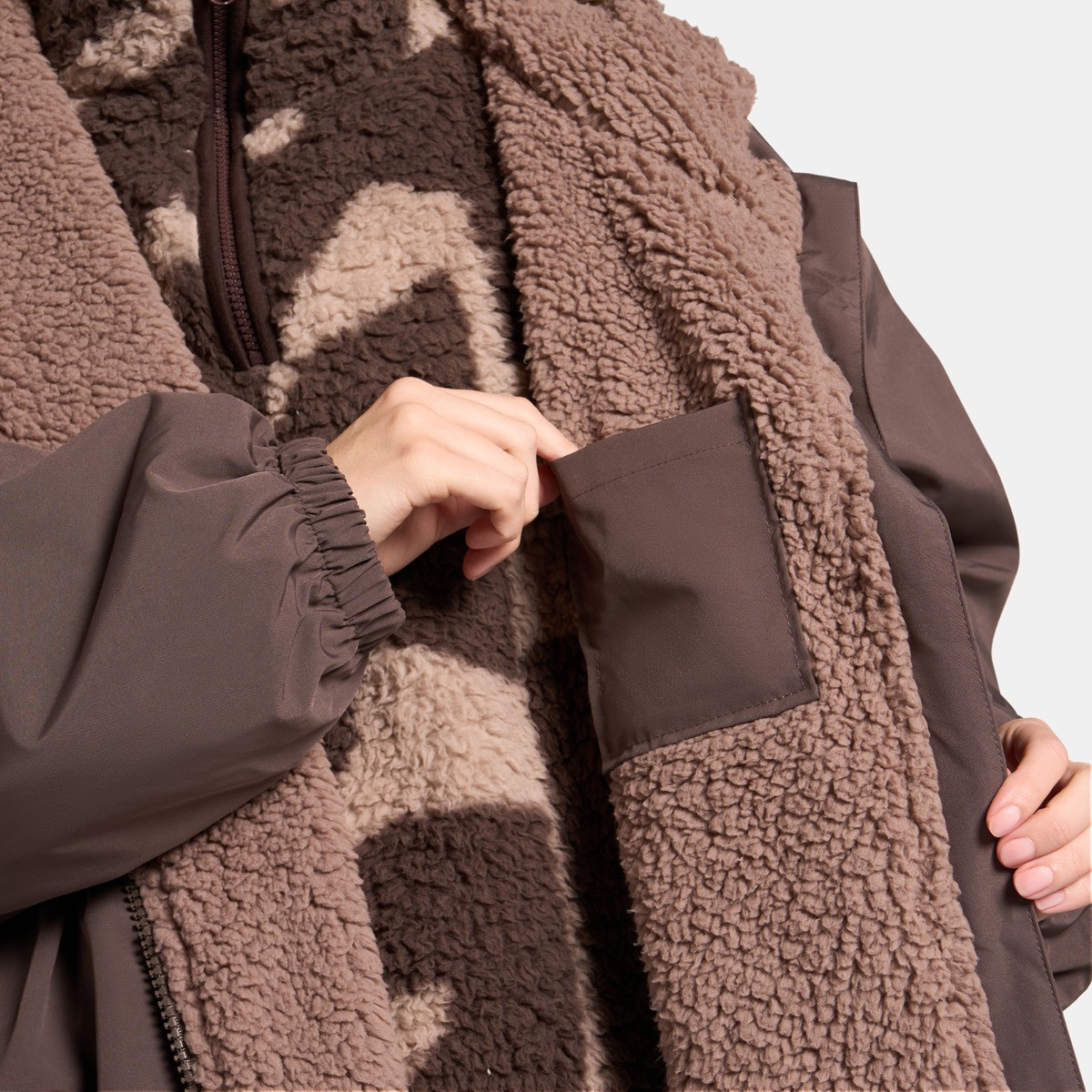 OHS Adults Water Resistant Sherpa Drying Robe - Brown>