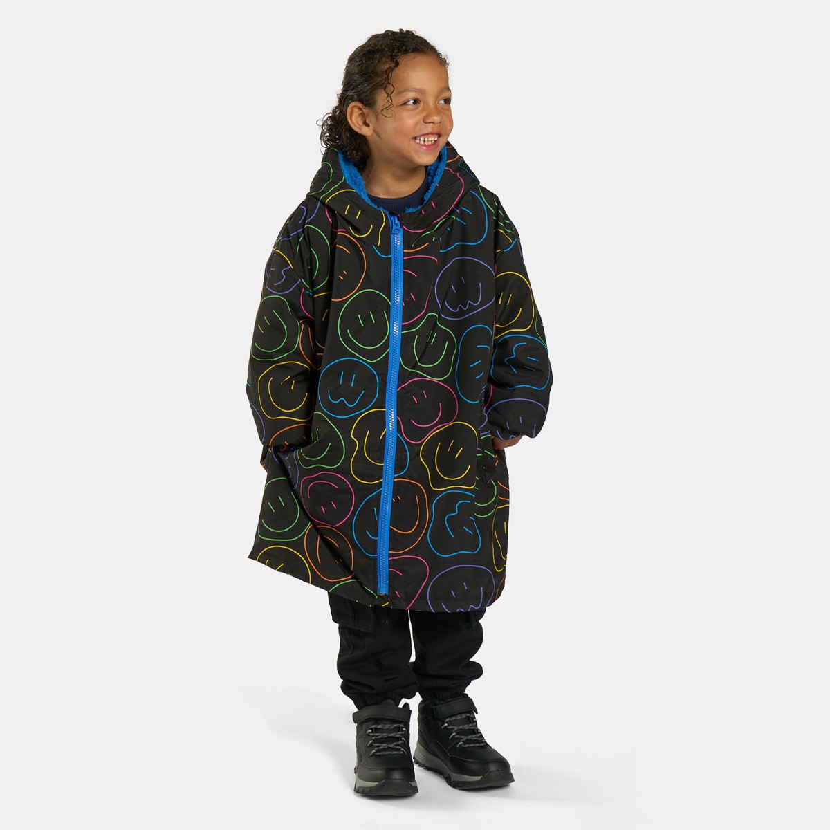 OHS Kids Water Resistant Neon Smiley Print Sherpa Drying Robe - Black>