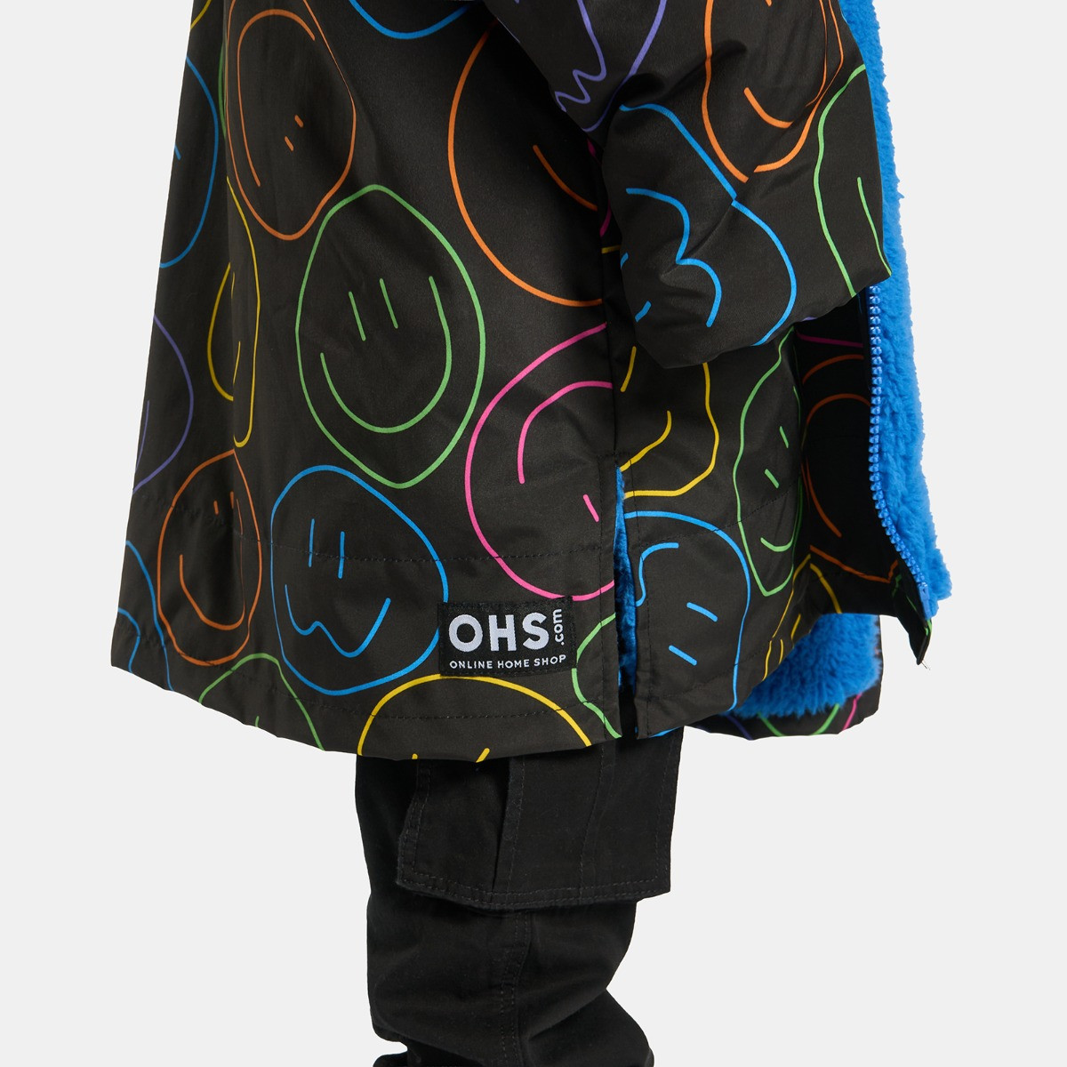 OHS Kids Water Resistant Neon Smiley Print Sherpa Drying Robe - Black>
