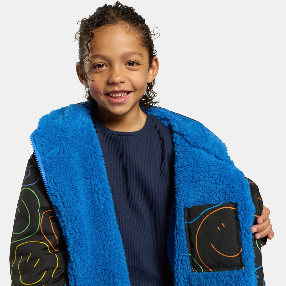 OHS Kids Water Resistant Neon Smiley Print Sherpa Drying Robe, Black - Small/Medium>