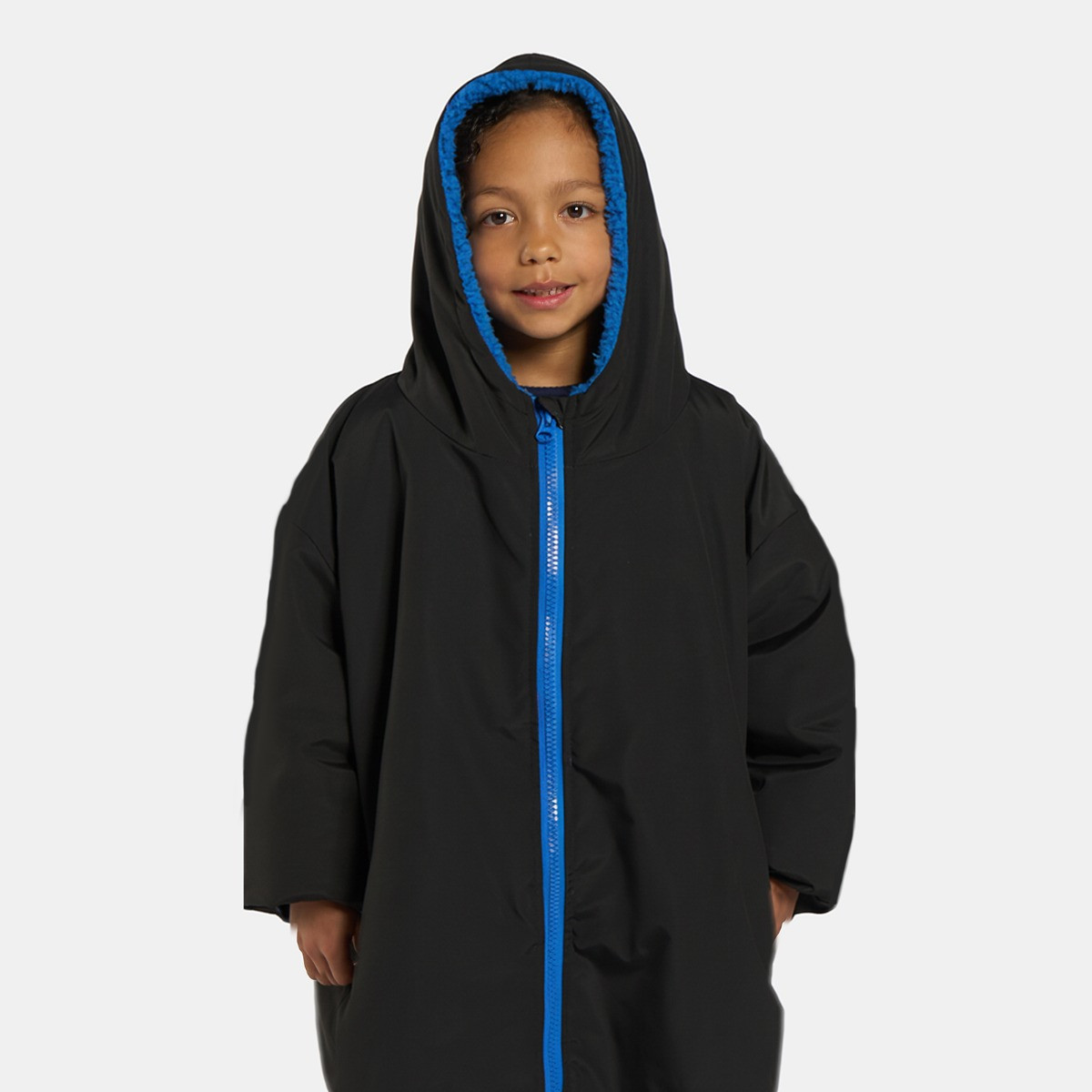 OHS Kids Water Resistant Sherpa Drying Robe, Black/Blue - Large/Extra Large>