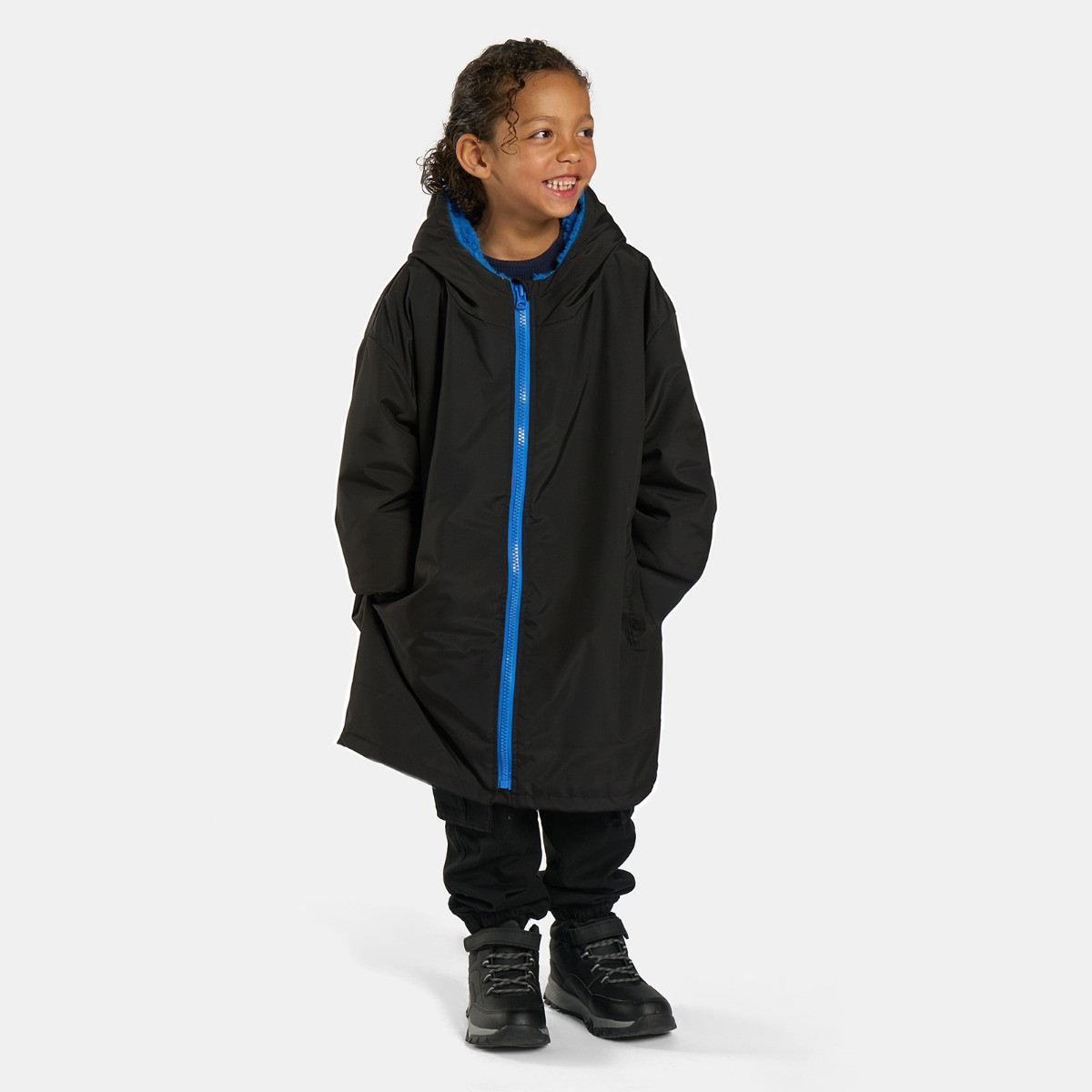 OHS Kids Water Resistant Sherpa Drying Robe, Black/Blue - Large/Extra Large>