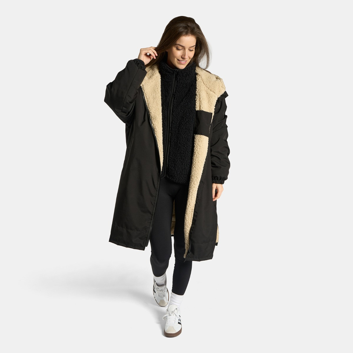 OHS Adults Water Resistant Sherpa Drying Robe - Black/Beige>