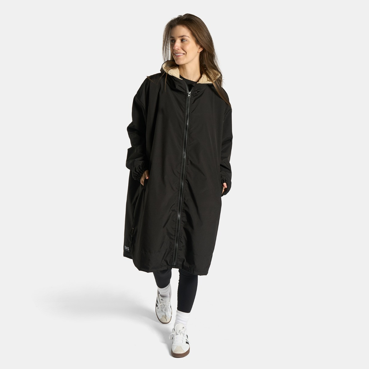 OHS Adults Water Resistant Sherpa Drying Robe, Black/Beige - Large/Extra Large>