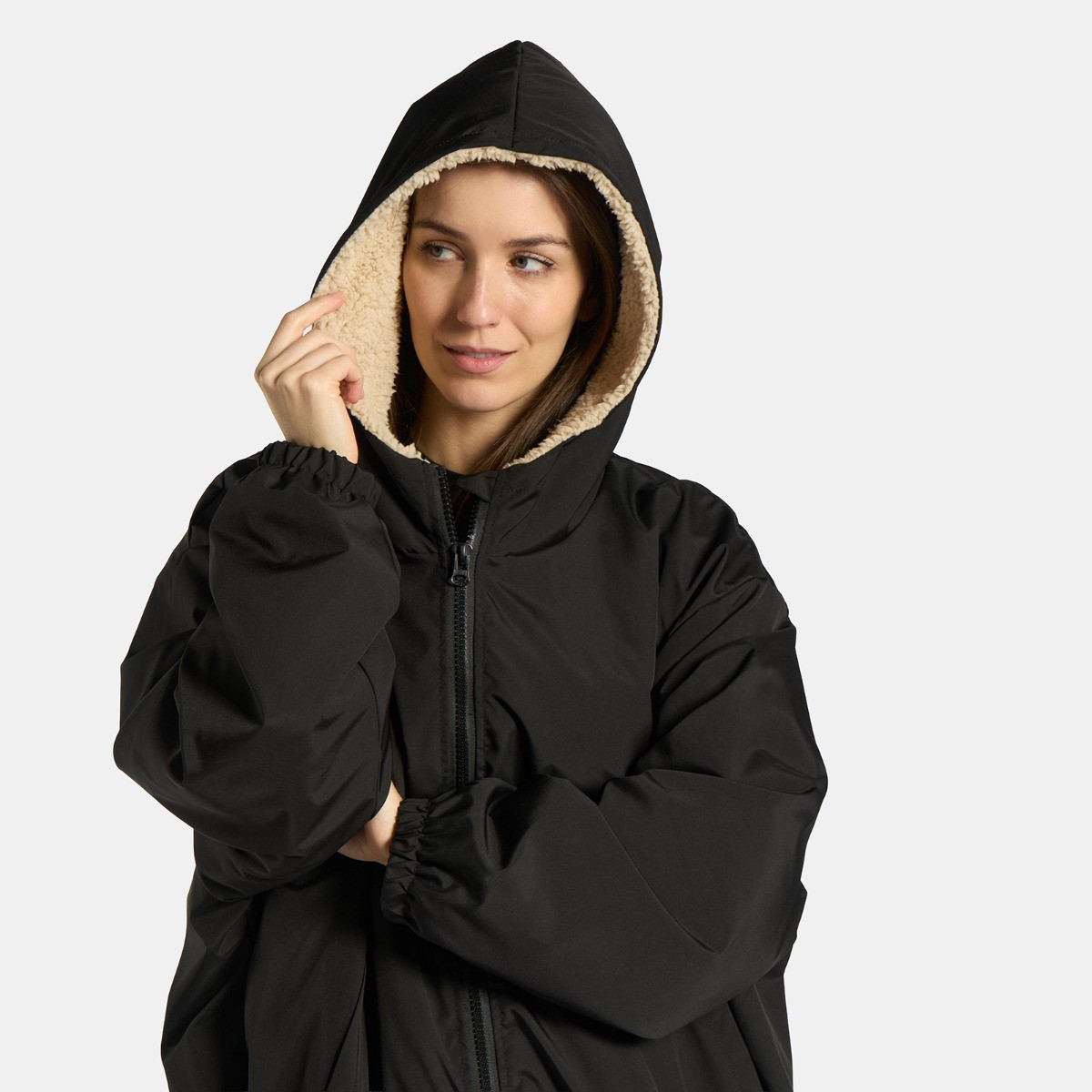 OHS Adults Water Resistant Sherpa Drying Robe - Black/Beige>