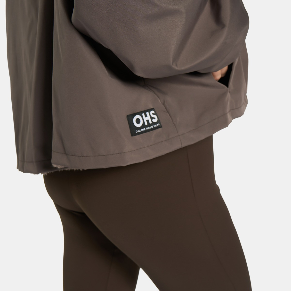 OHS Adults Water Resistant Sherpa Cropped Drying Robe - Brown>
