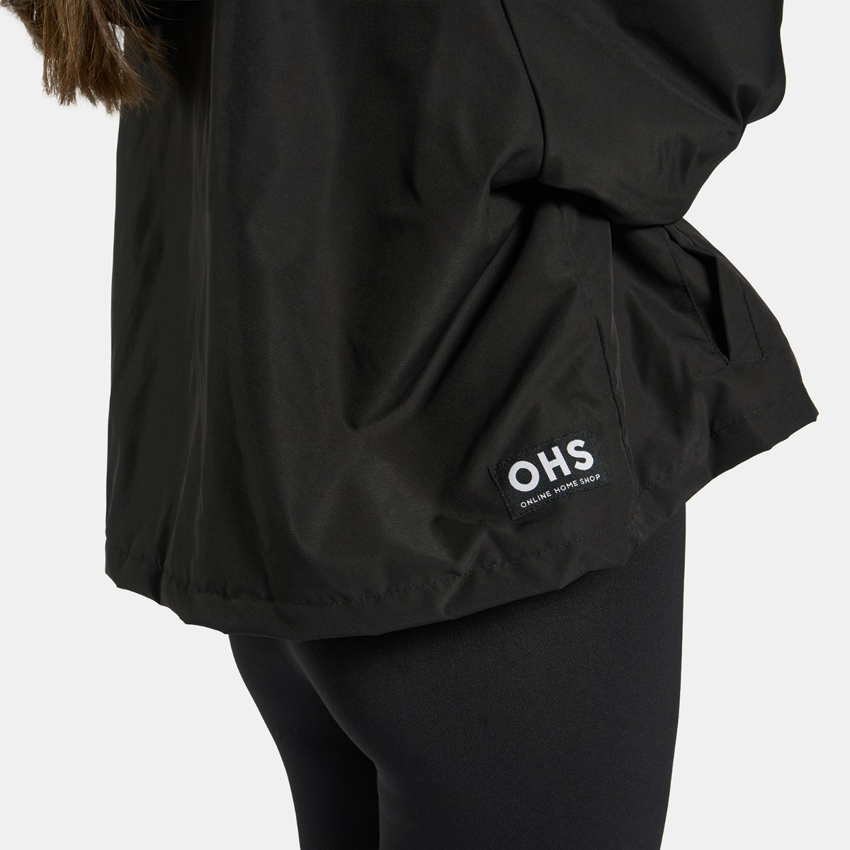 OHS Adults Water Resistant Sherpa Cropped Drying Robe - Black/Beige>