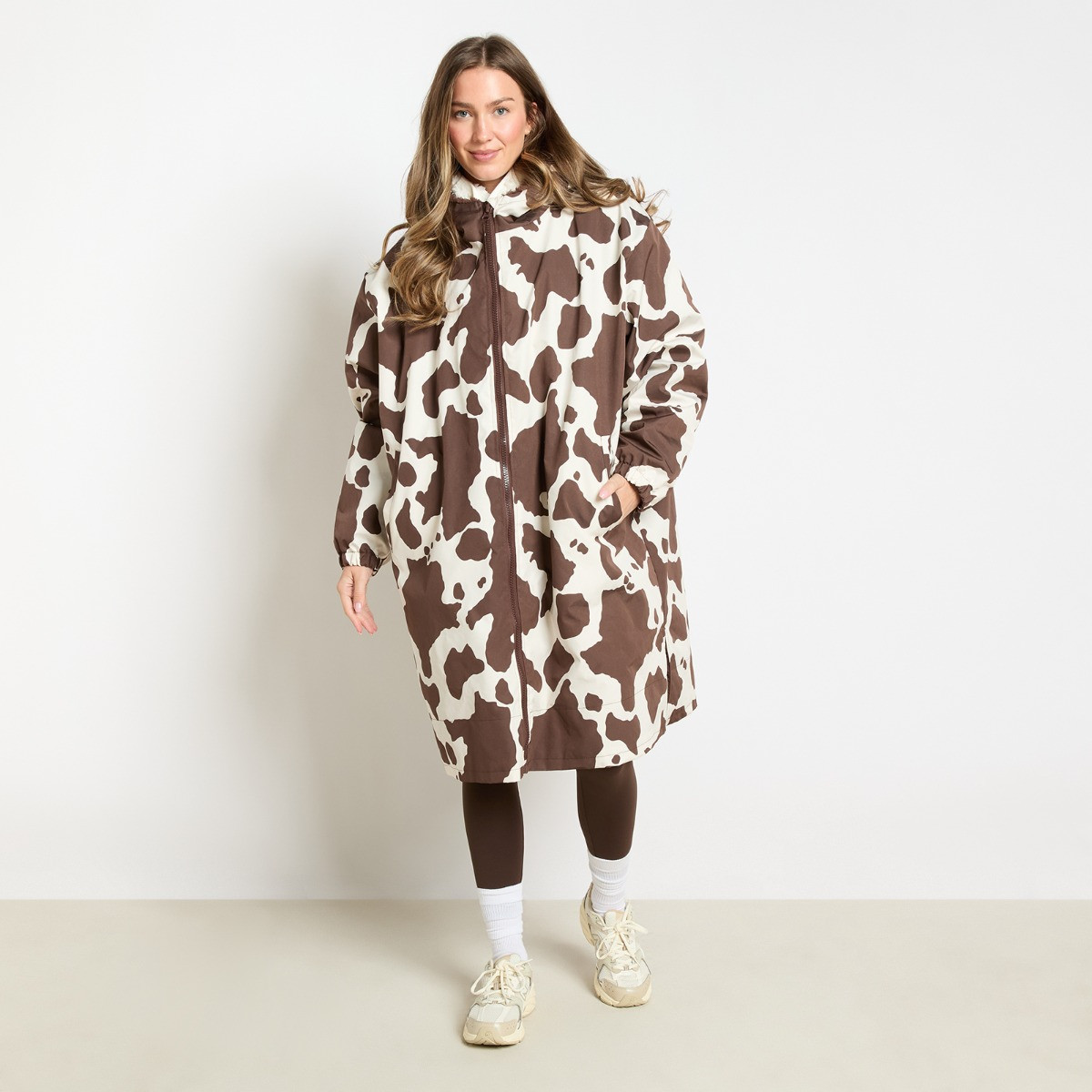 OHS Adults Water Resistant Cow Print Sherpa Drying Robe - Brown/Cream>