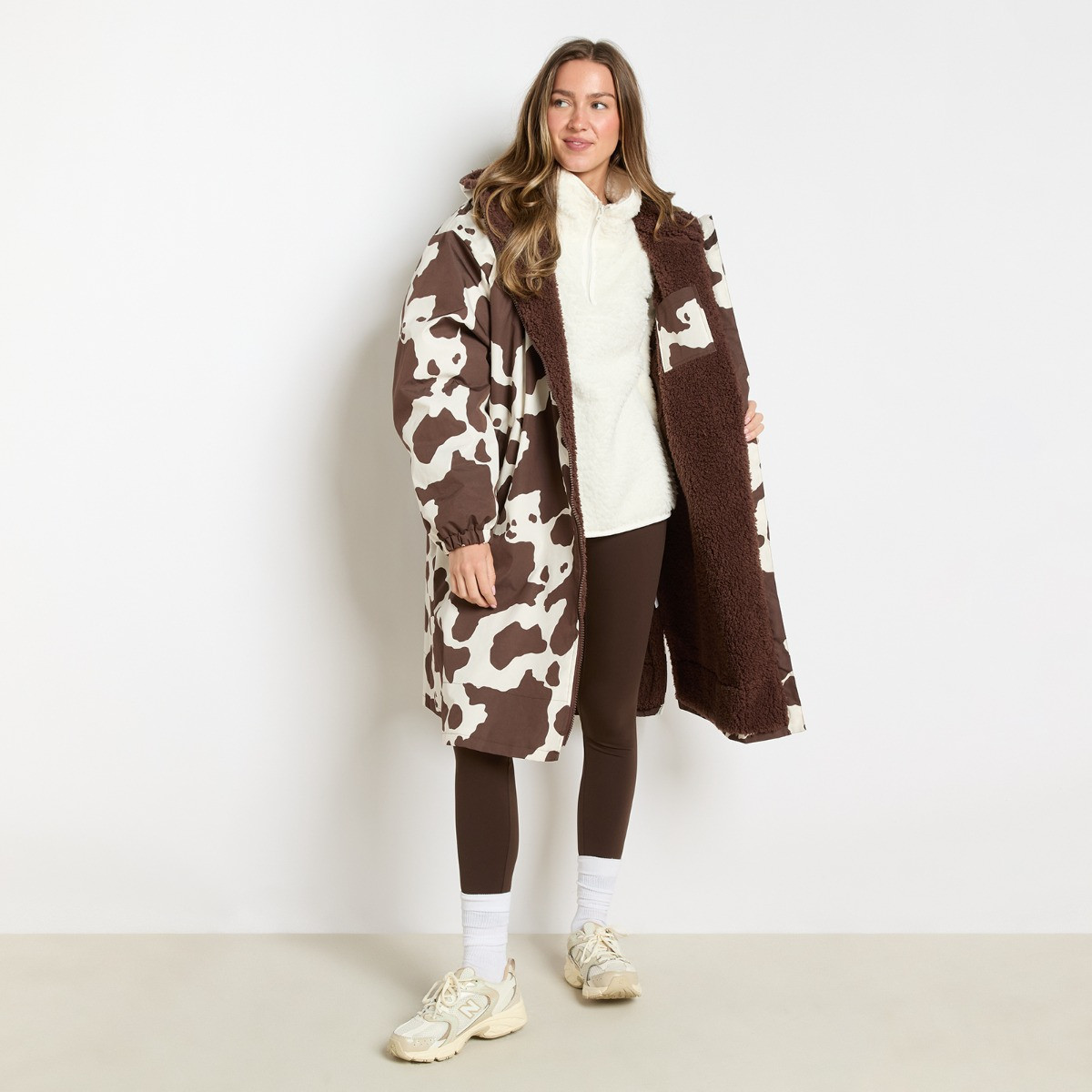 OHS Adults Water Resistant Cow Print Sherpa Drying Robe - Brown/Cream>