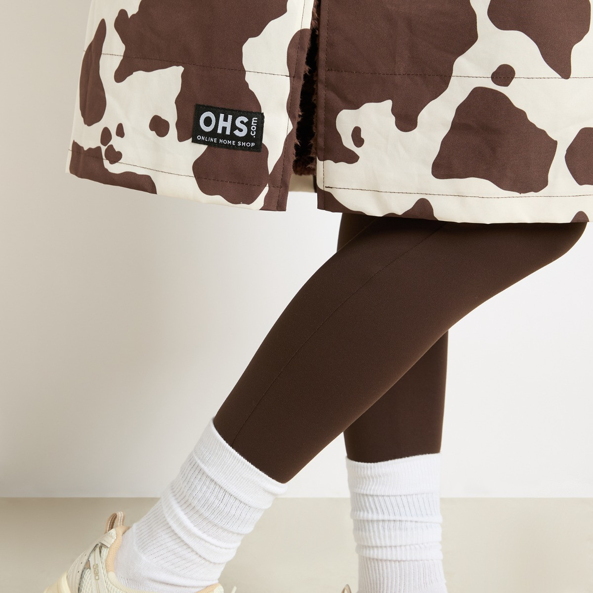 OHS Adults Water Resistant Cow Print Sherpa Drying Robe - Brown/Cream>