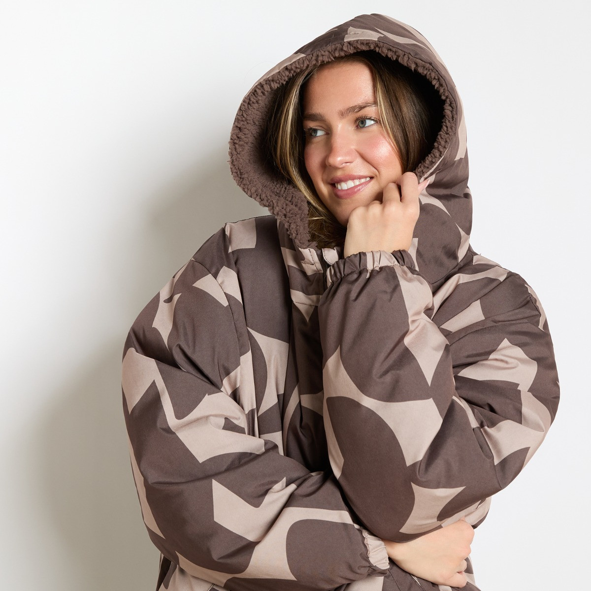 OHS Adults Water Resistant Geometric Print Sherpa Drying Robe - Brown>