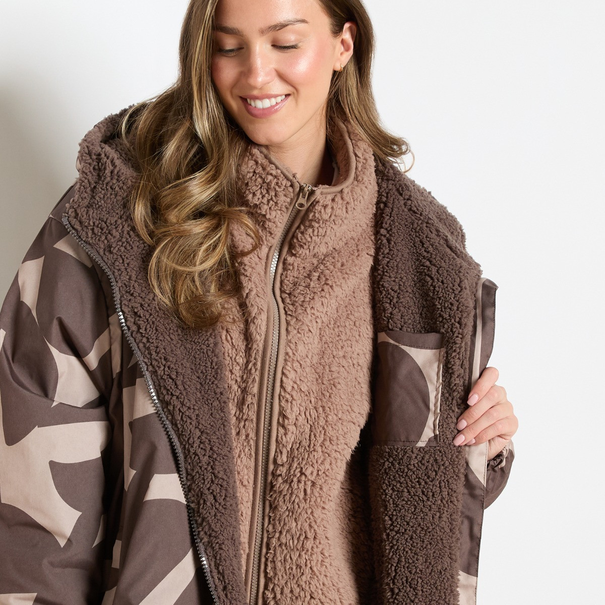 OHS Adults Water Resistant Geometric Print Sherpa Drying Robe - Brown>