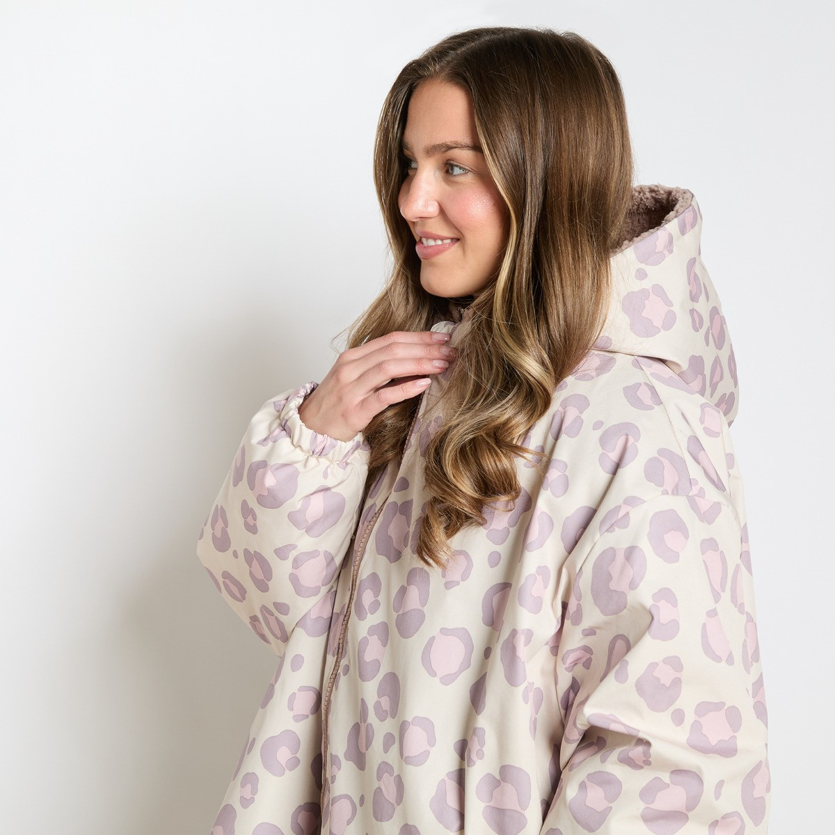 OHS Adults Water Resistant Leopard Print Sherpa Drying Robe - Beige>