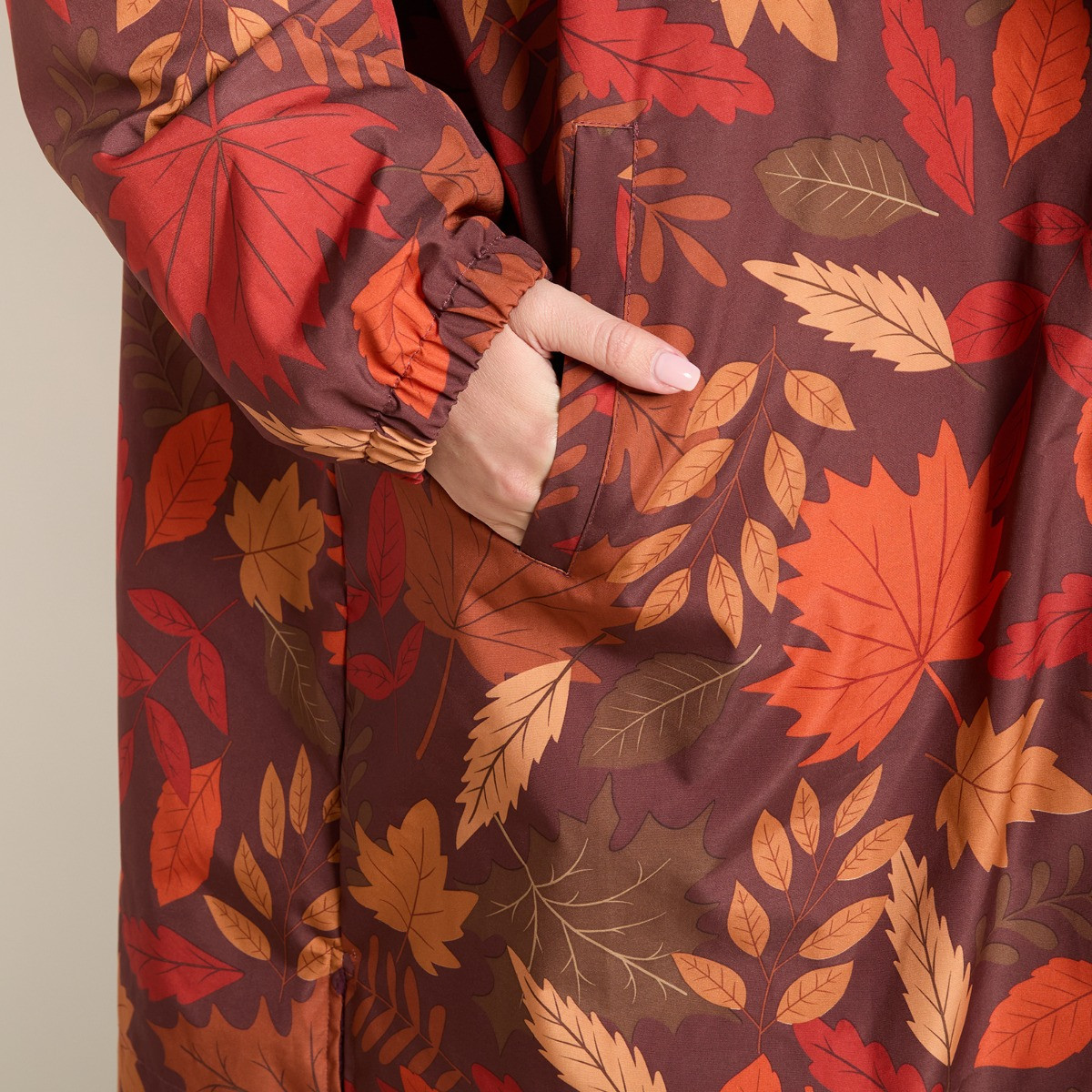 OHS Adults Water Resistant Autumn Leaves Print Sherpa Drying Robe - Orange/Burgundy>