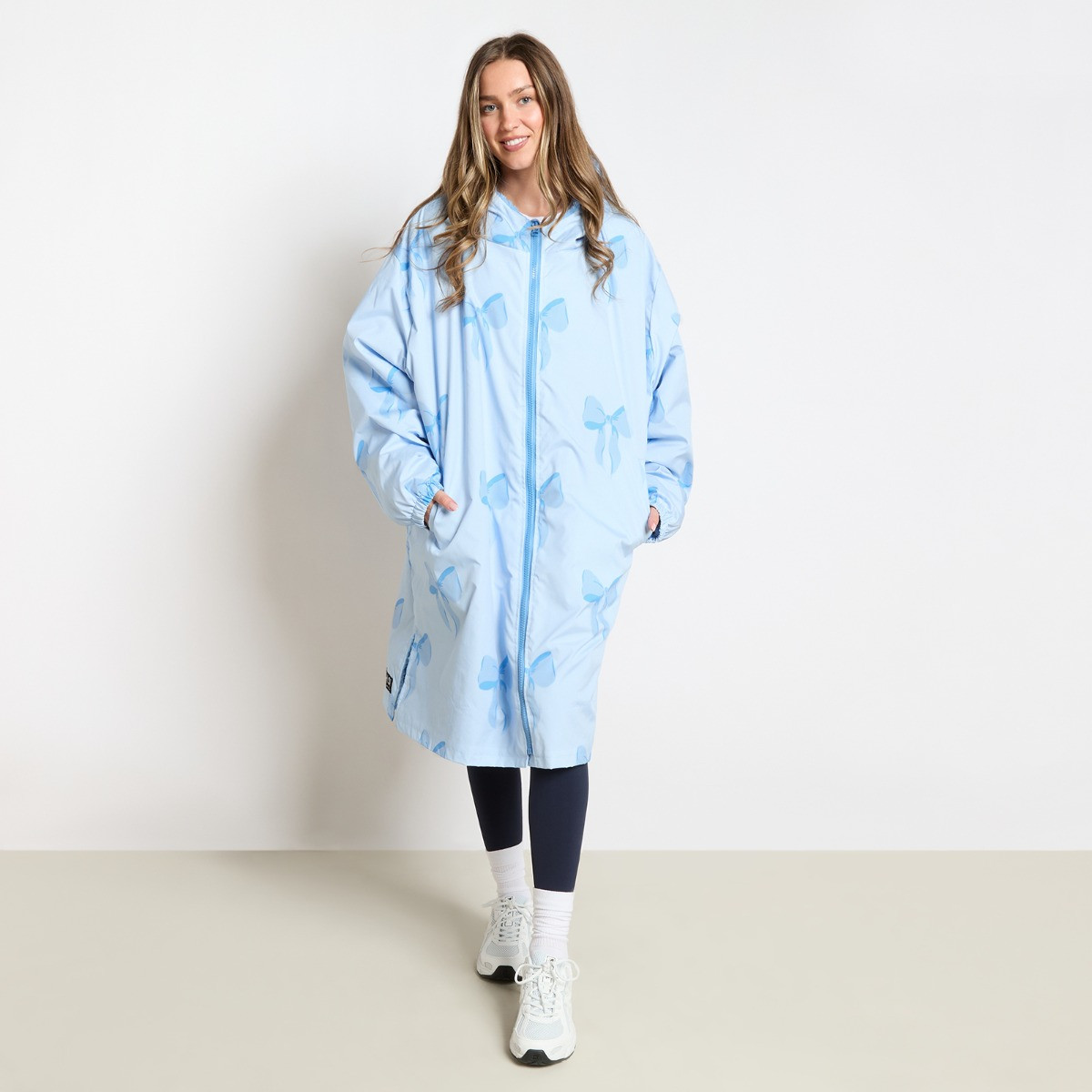 OHS Adults Water Resistant Bow Print Sherpa Drying Robe - Blue>