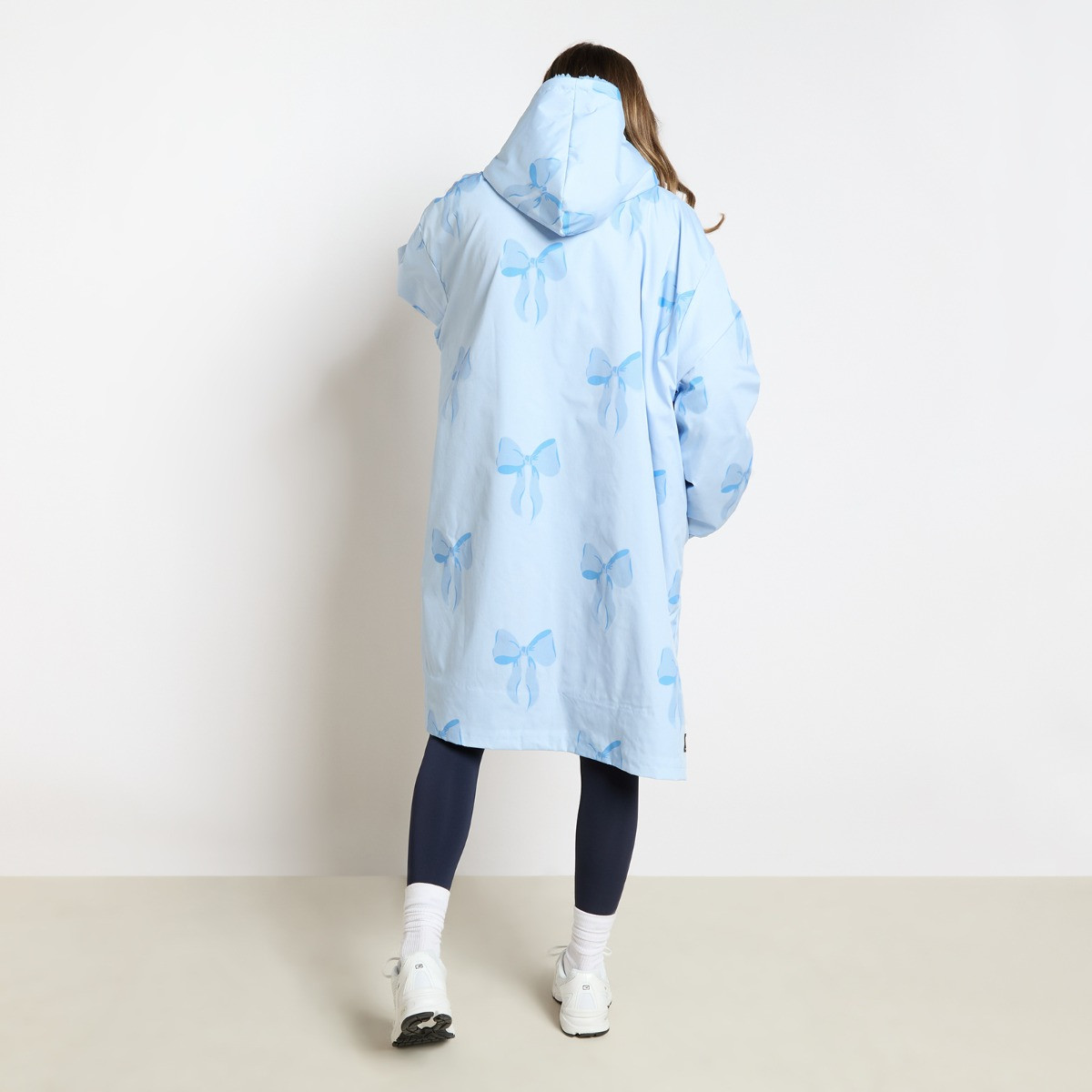 OHS Adults Water Resistant Bow Print Sherpa Drying Robe - Blue>