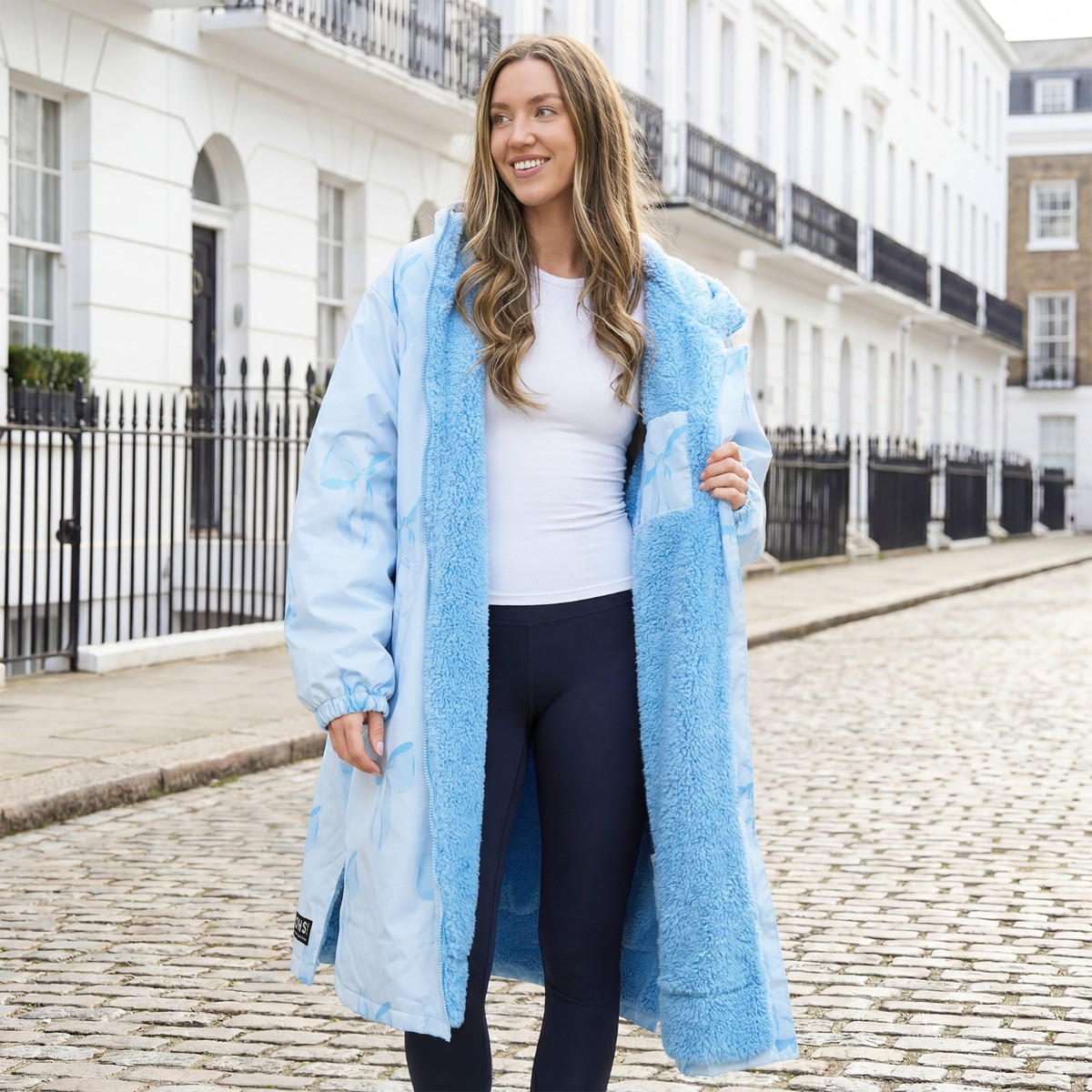 OHS Adults Water Resistant Bow Print Sherpa Drying Robe, Blue - Large/Extra Large>
