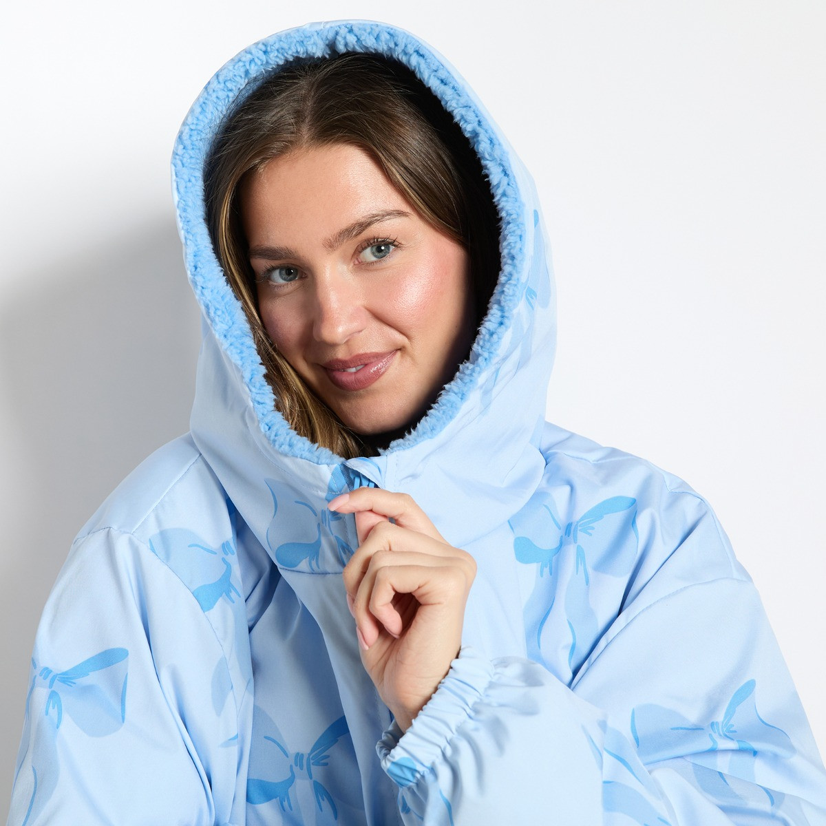 OHS Adults Water Resistant Bow Print Sherpa Drying Robe - Blue>