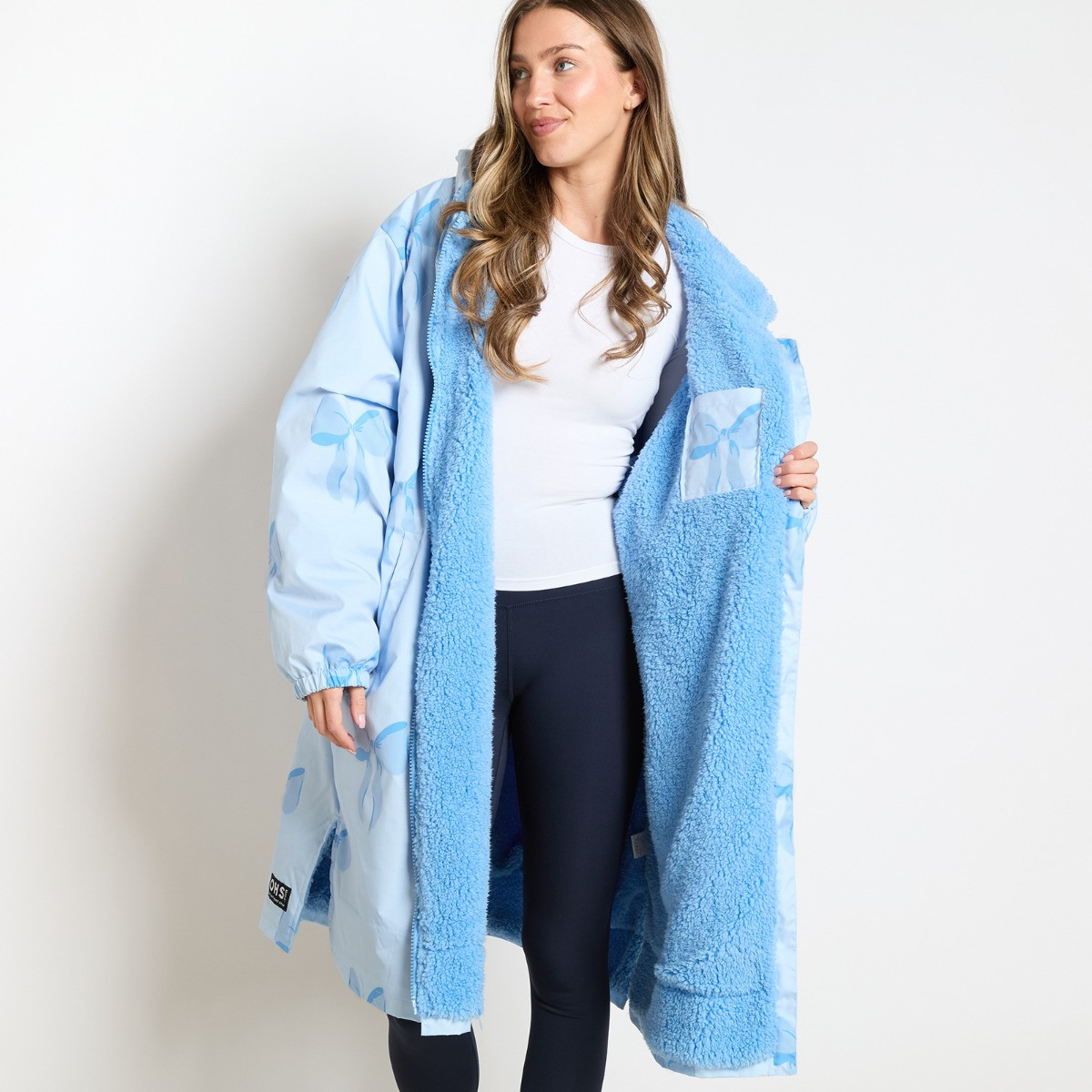 OHS Adults Water Resistant Bow Print Sherpa Drying Robe - Blue>